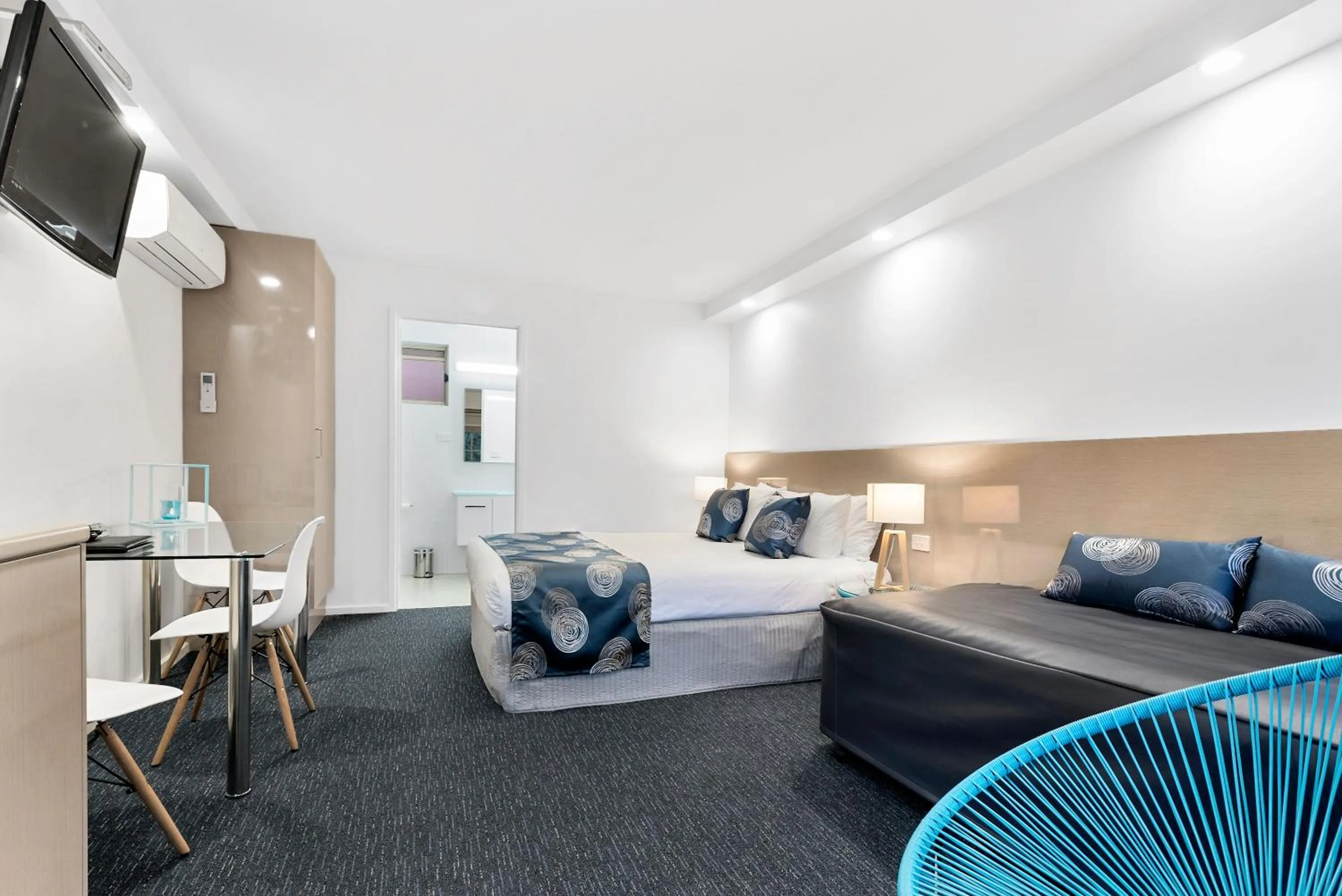 Photo of the whole room, Bed in Bay City (Geelong) Motel