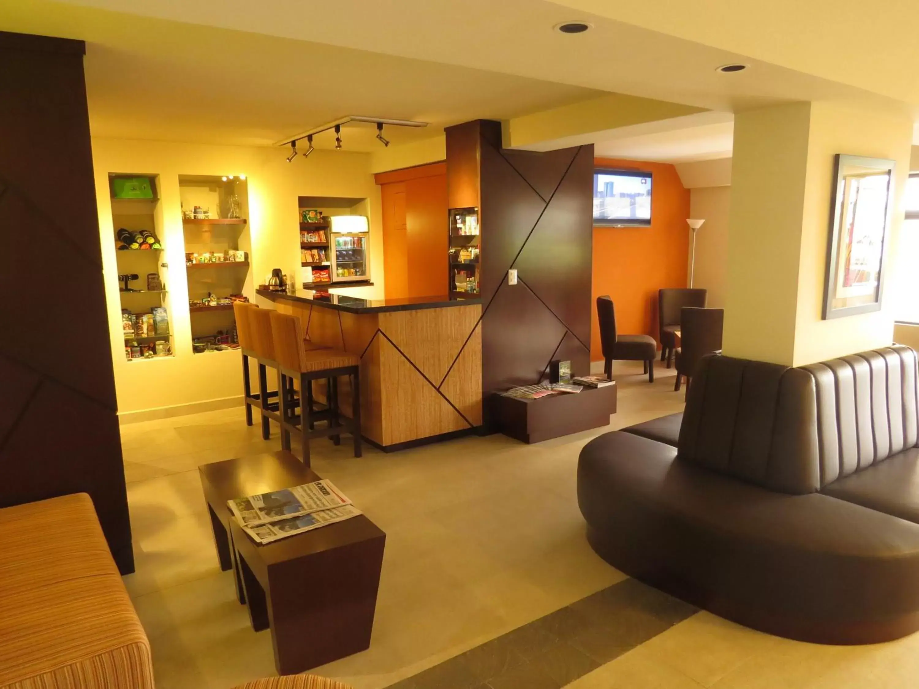 On-site shops, Seating Area in Hotel Residence Inn Suites Cristina