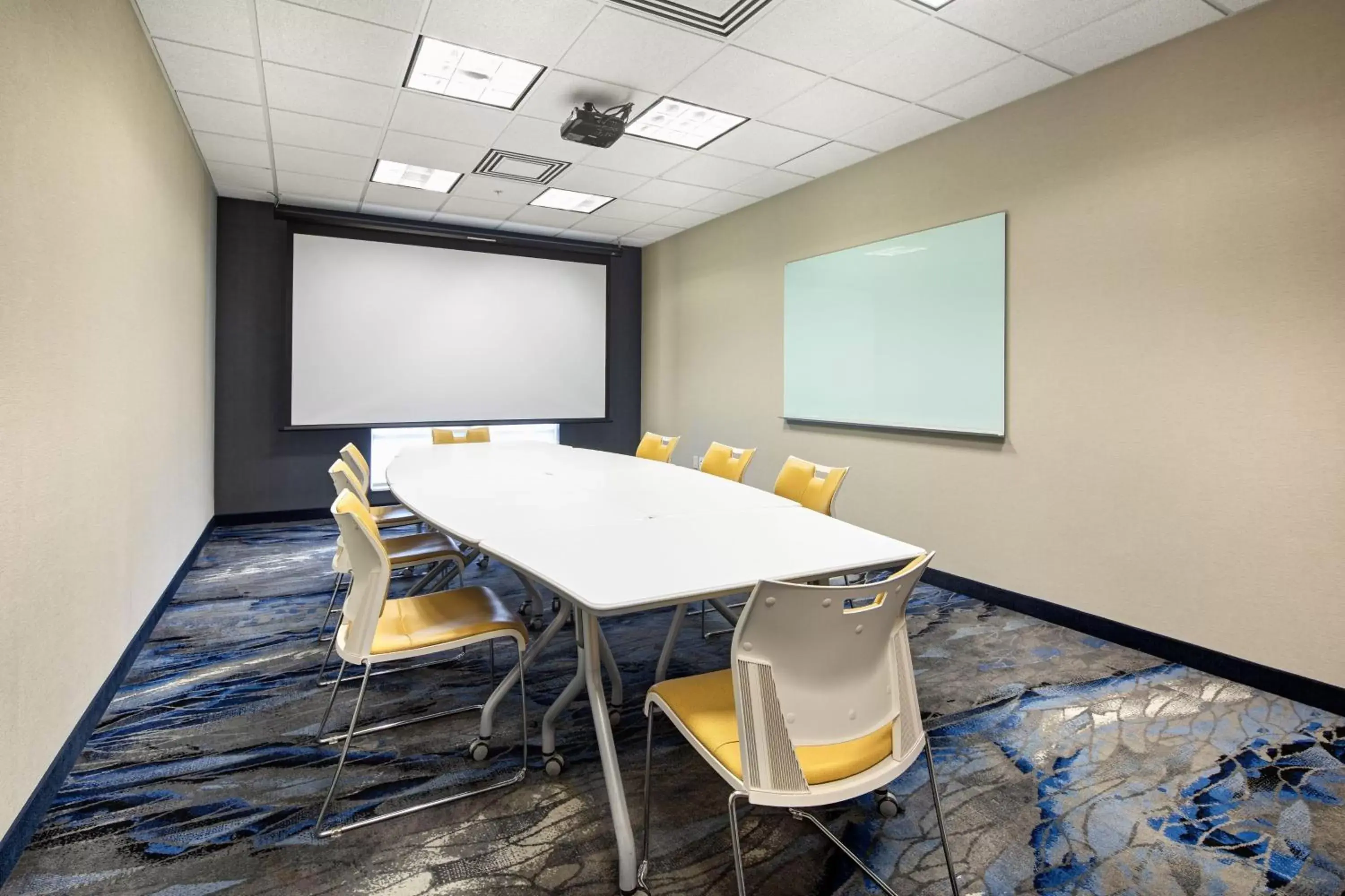 Meeting/conference room in Fairfield Inn & Suites by Marriott Toronto Mississauga