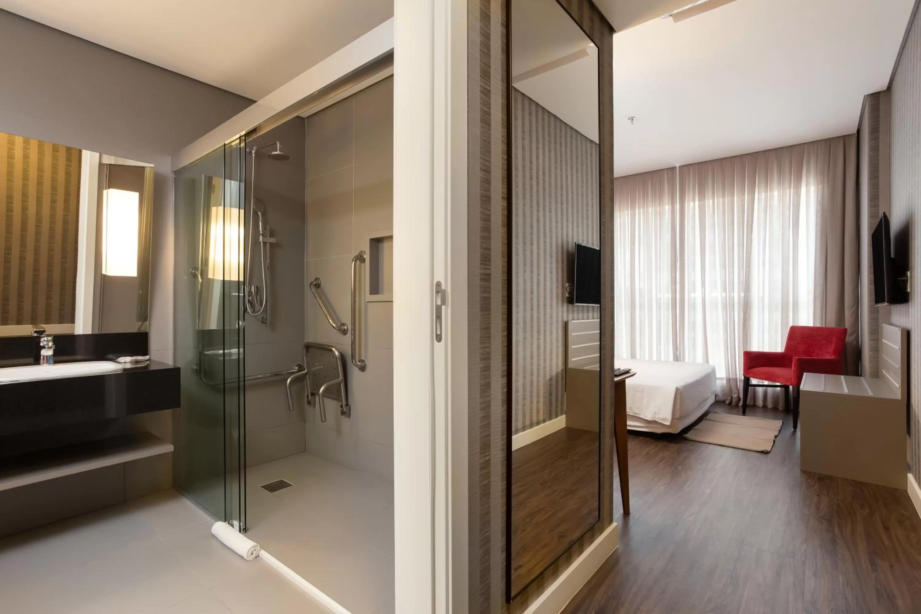 Living room, Bed in Hilton Garden Inn Praia Brava