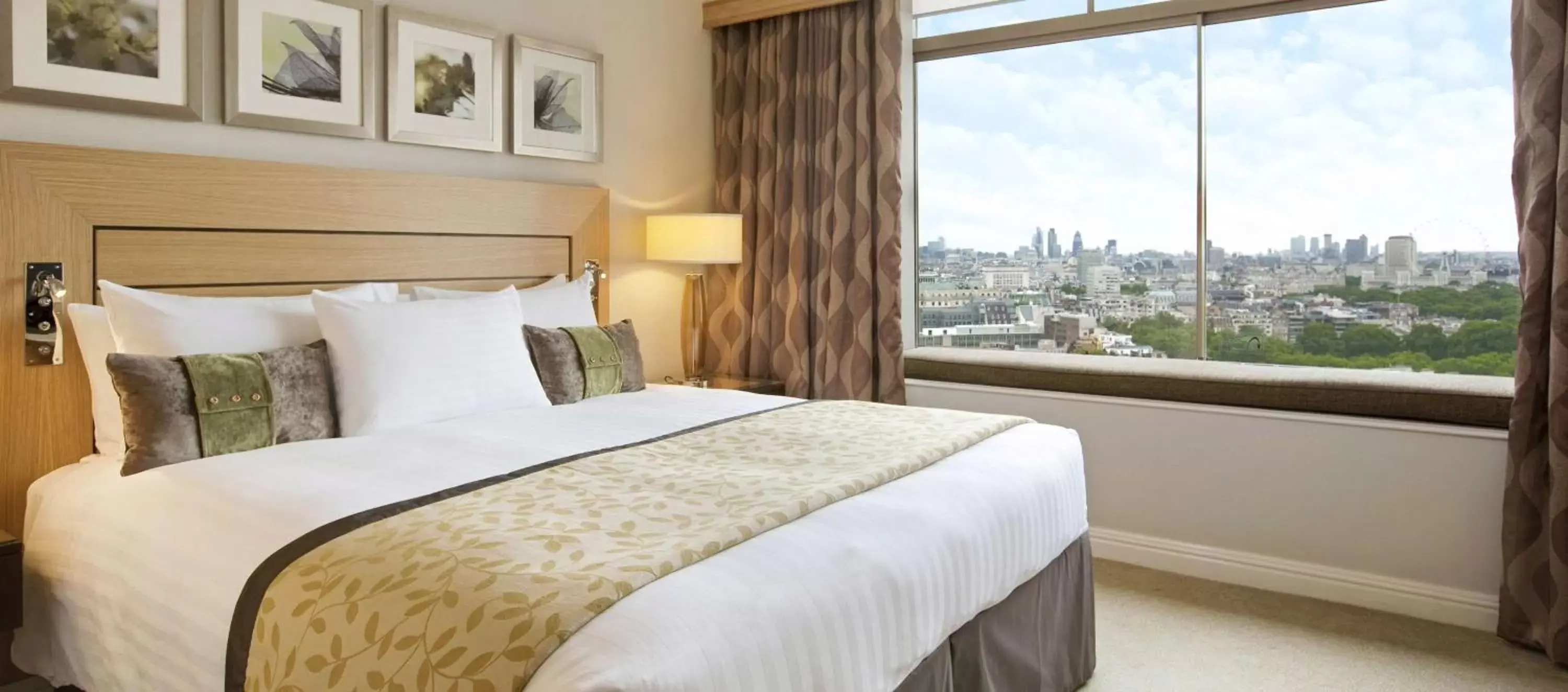 Mayfair Suite with Lounge Access in London Hilton on Park Lane