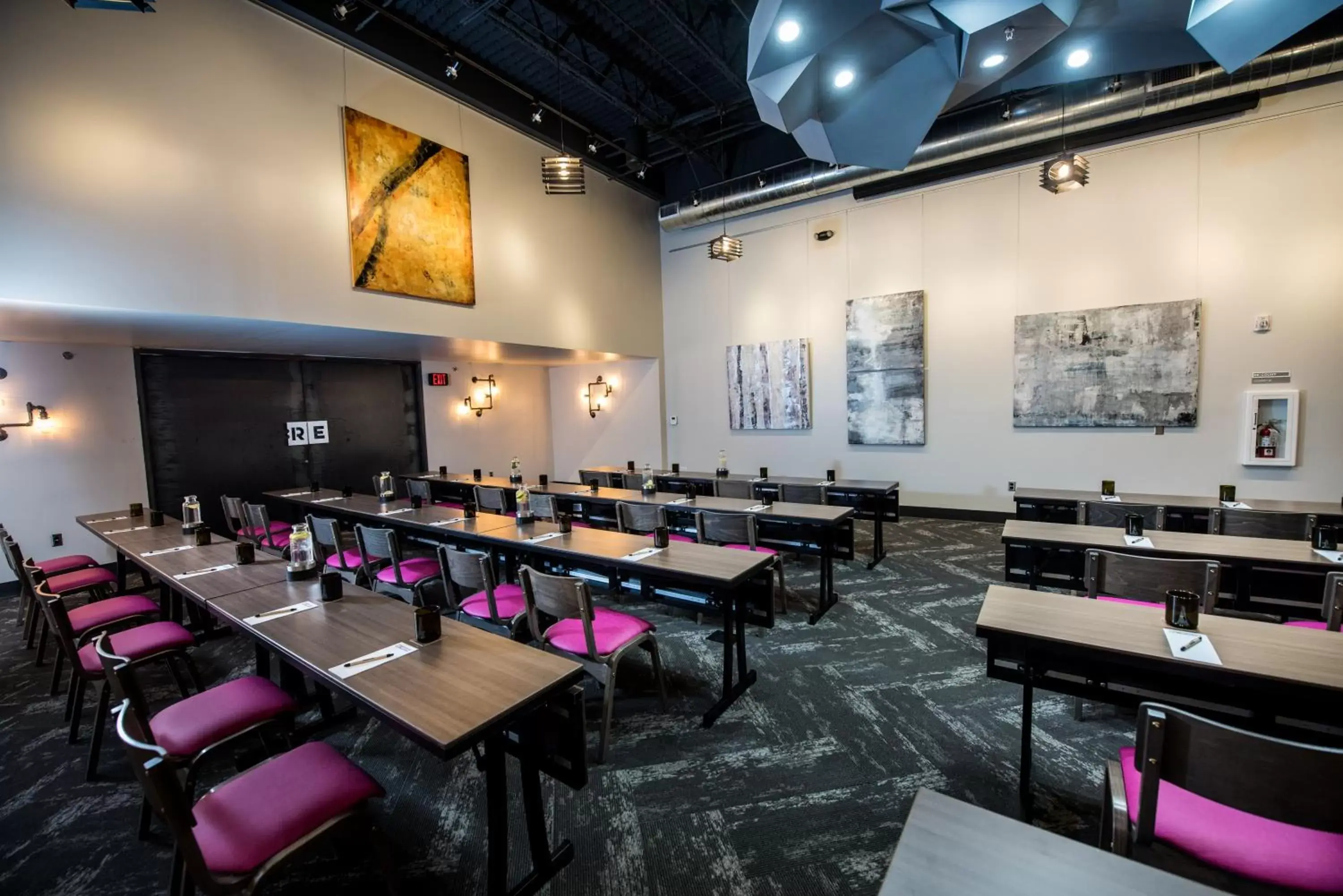 Meeting/conference room, Restaurant/Places to Eat in Found Re Phoenix