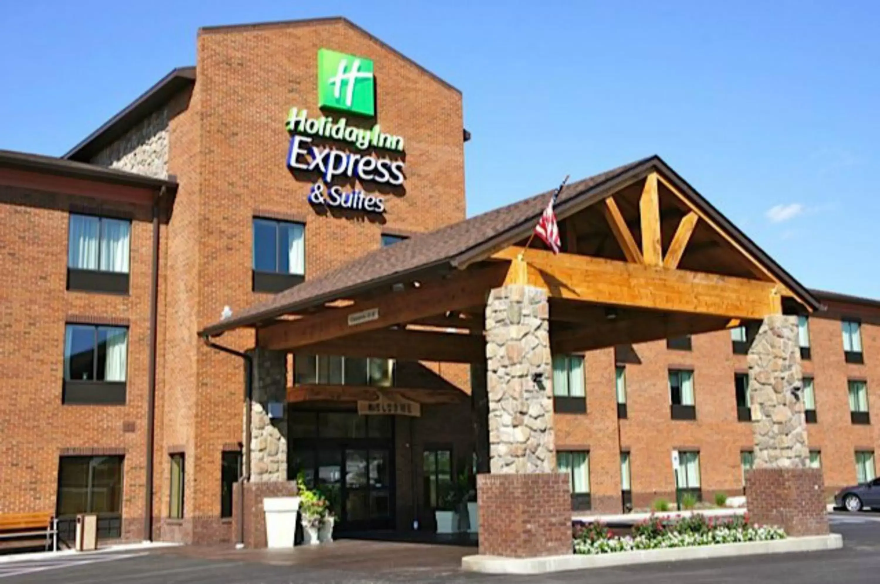 Property building in Holiday Inn Express & Suites Donegal, an IHG Hotel