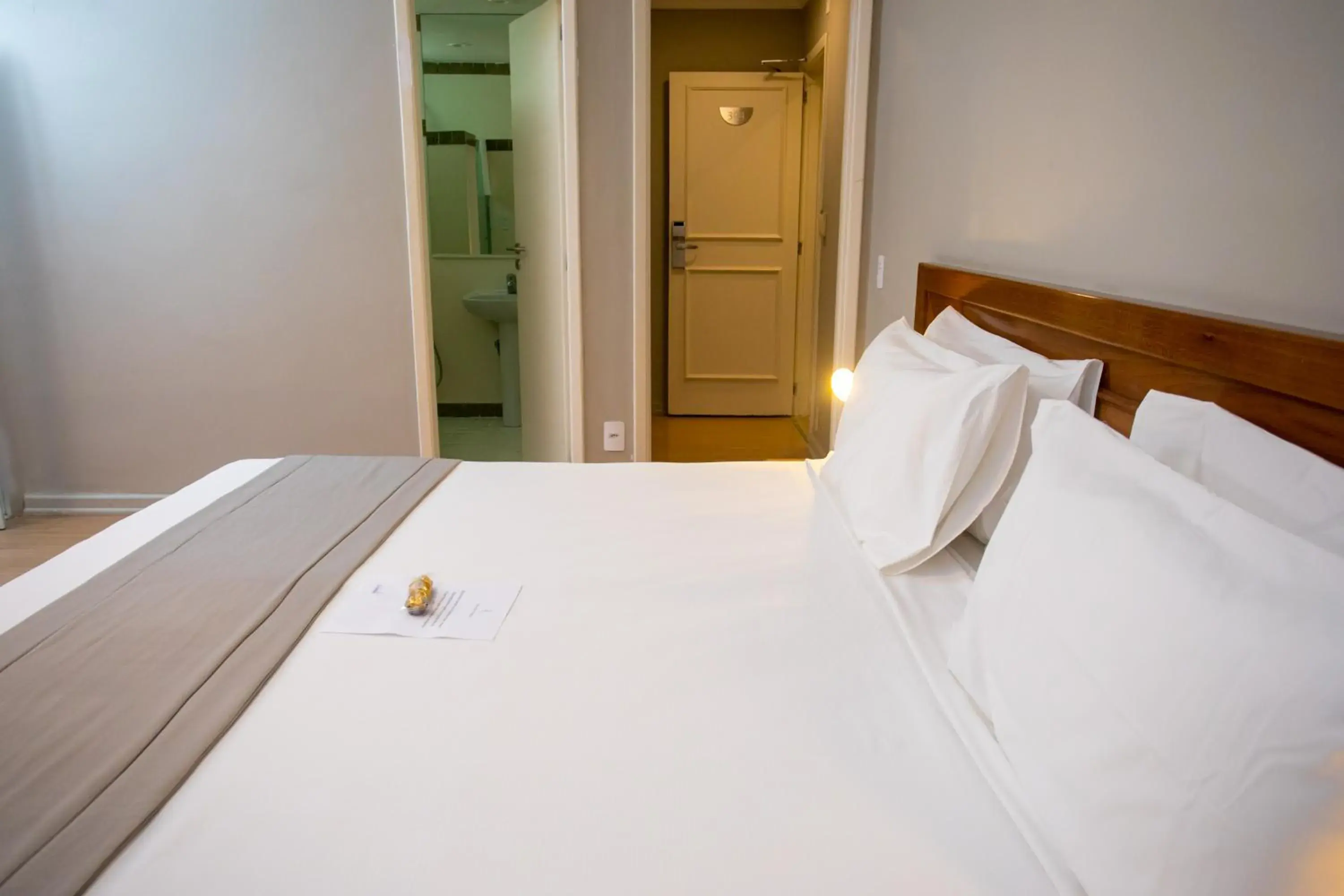 Bedroom, Bed in Regency Park Hotel Bedroom, Bed in Regency Park Hotel