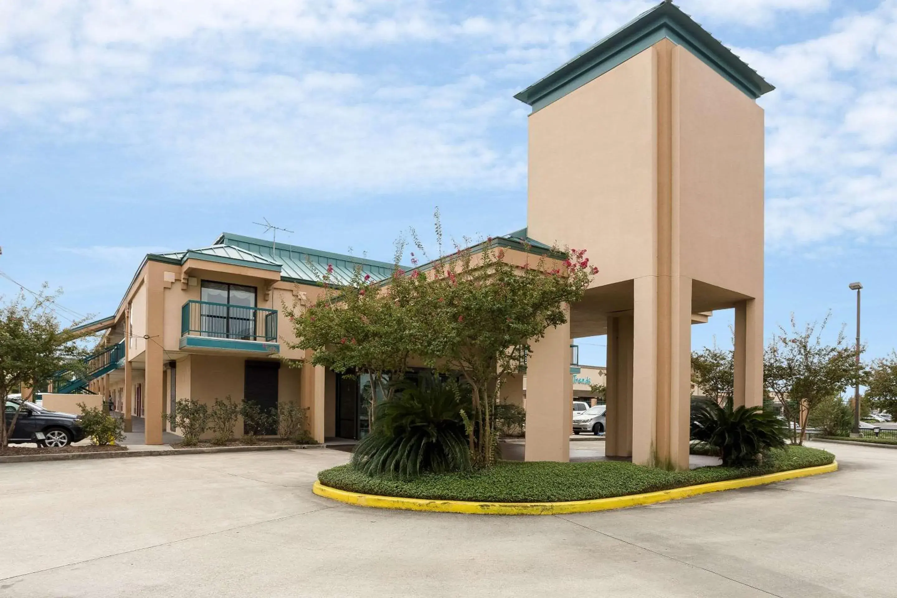 Property Building in Rodeway Inn & Suites