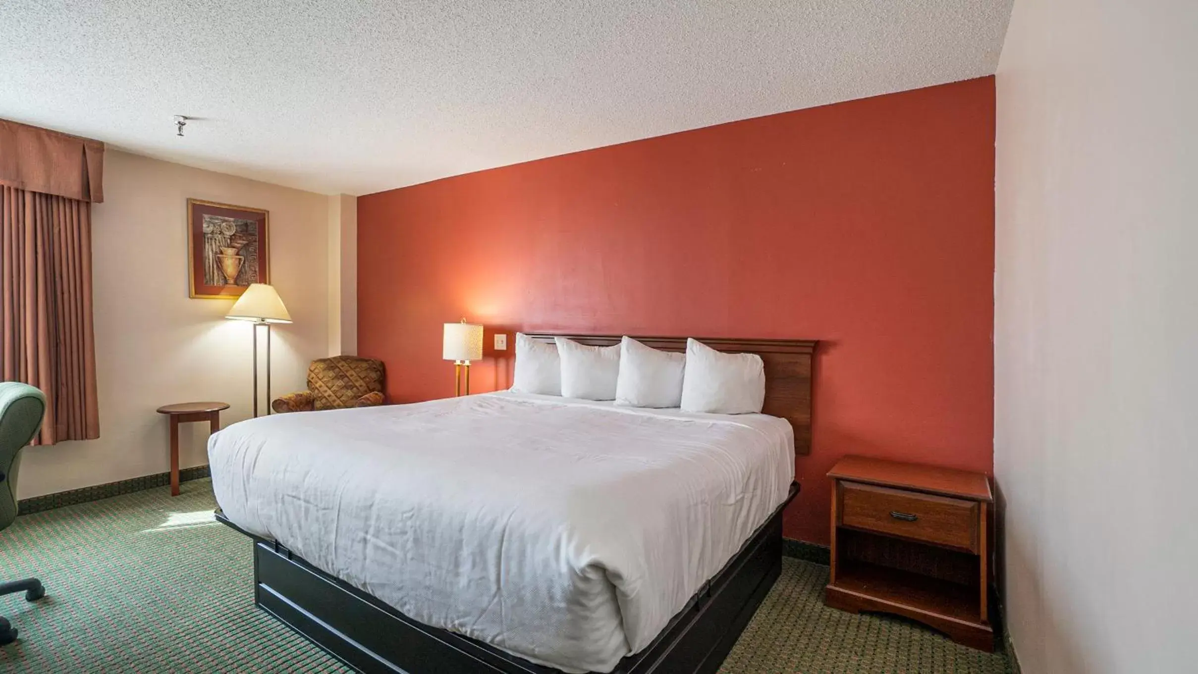 Bed in Days Inn & Suites by Wyndham Mt Pleasant