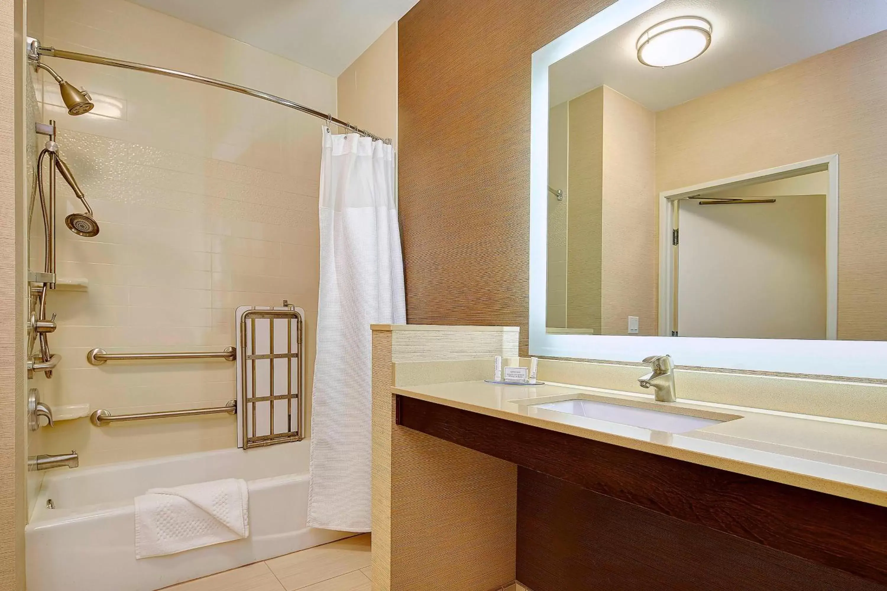 Bathroom in Fairfield Inn & Suites by Marriott San Diego Carlsbad