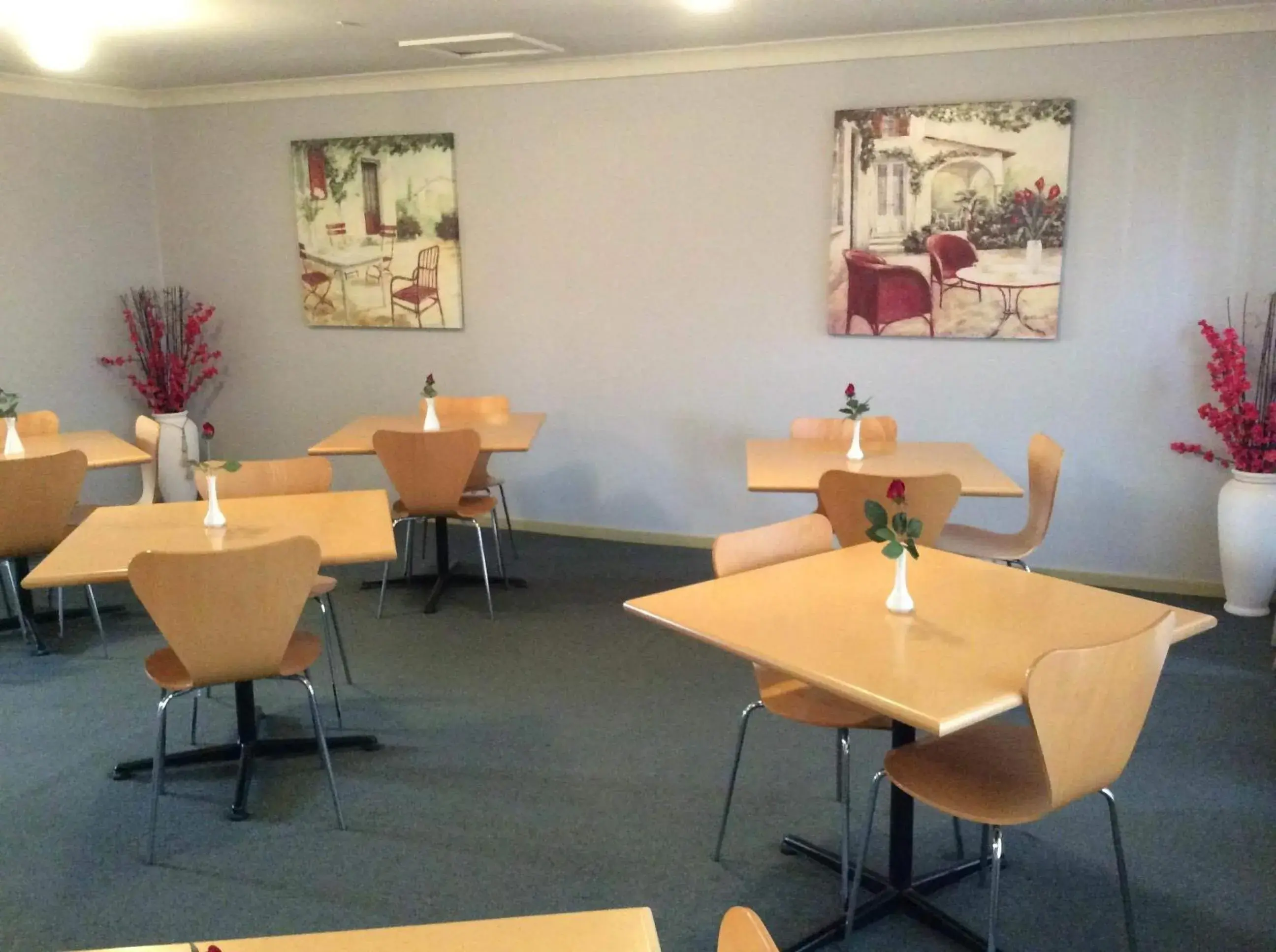 Lounge or bar, Restaurant/Places to Eat in Cherry Blossom Motor Inn