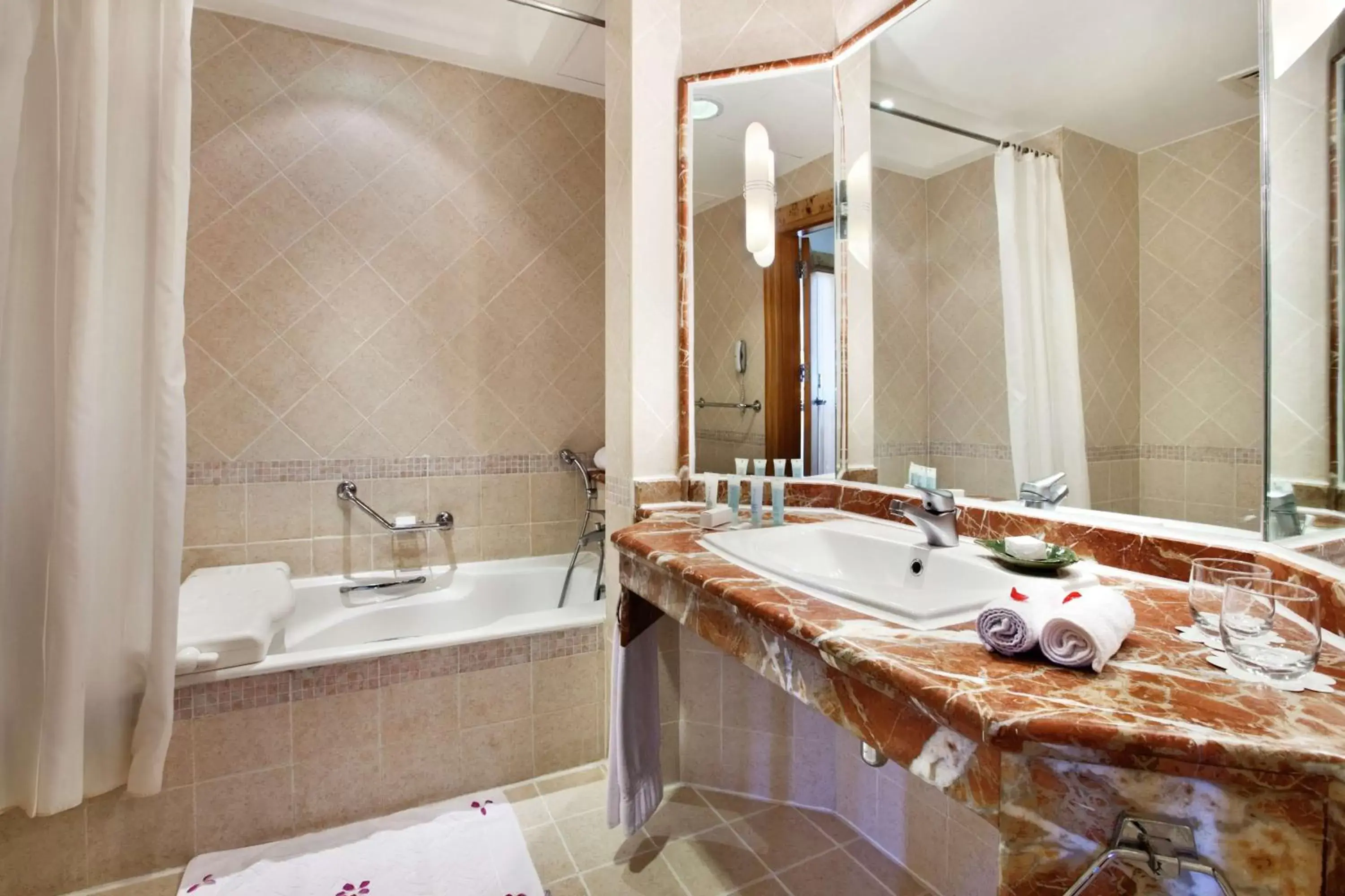 Bathroom in Hilton Pyramids Golf