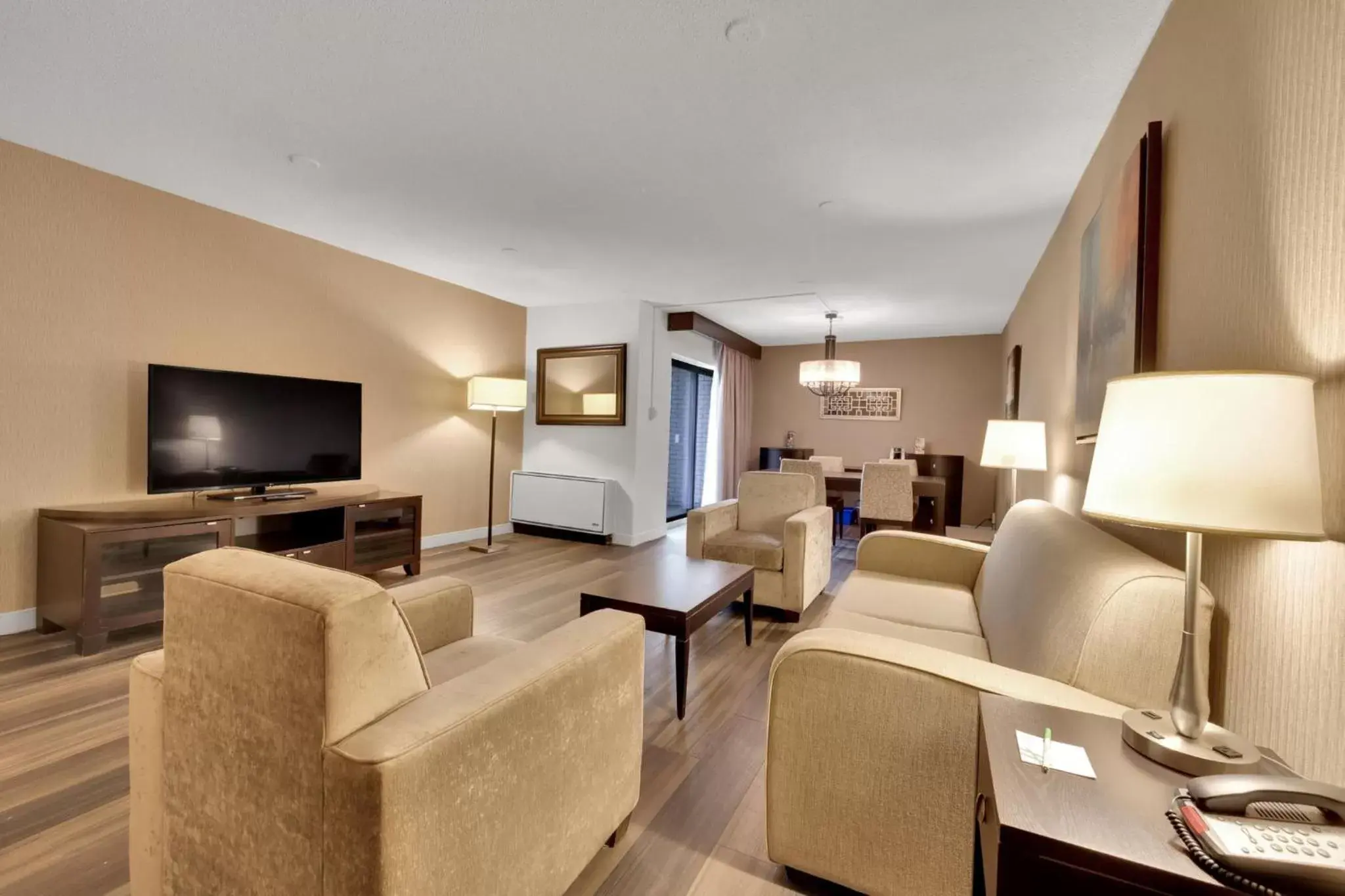 Photo of the whole room, Seating Area in Holiday Inn Hotel Peterborough Waterfront, an IHG Hotel