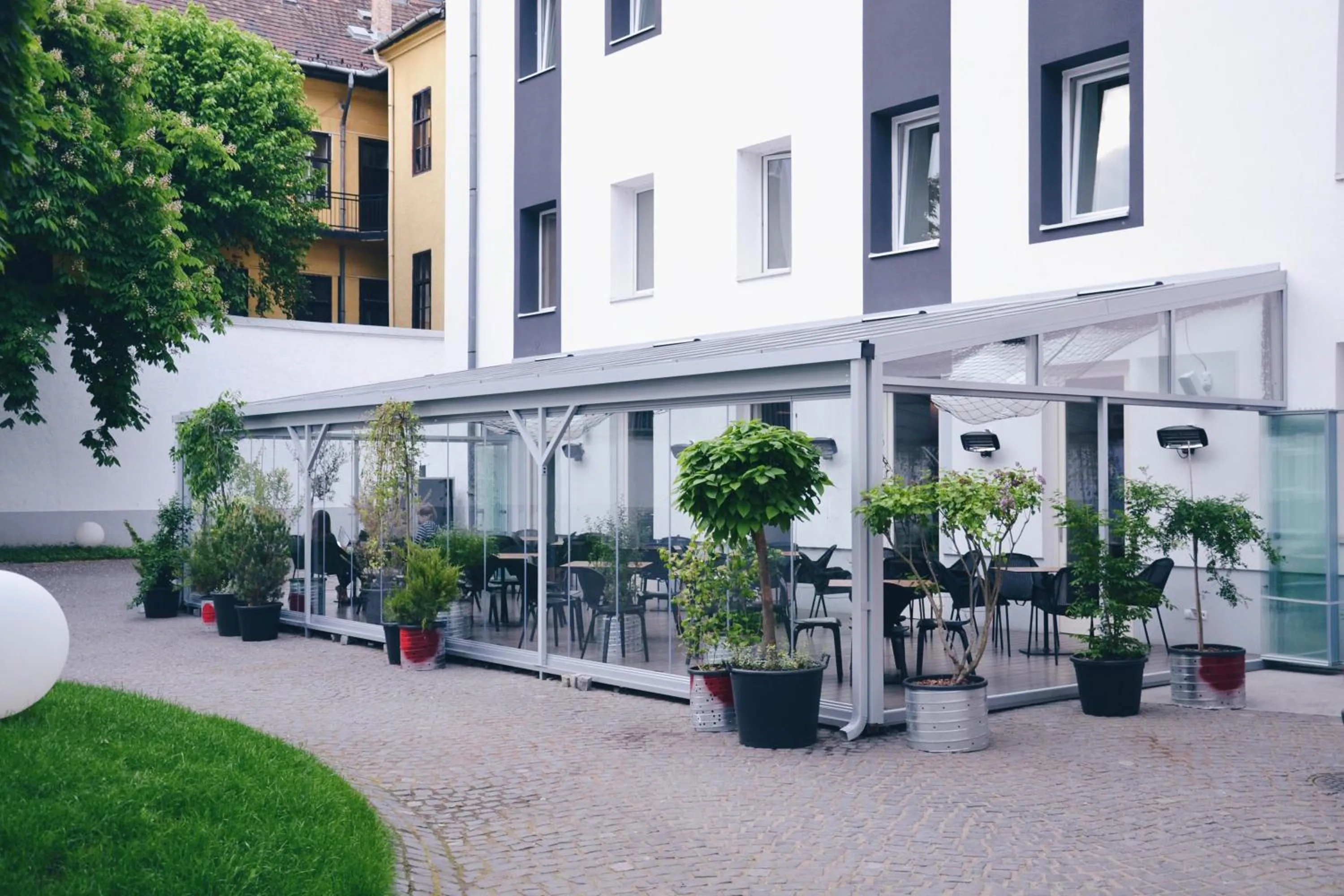 Restaurant/places to eat in Maverick Budapest Soho