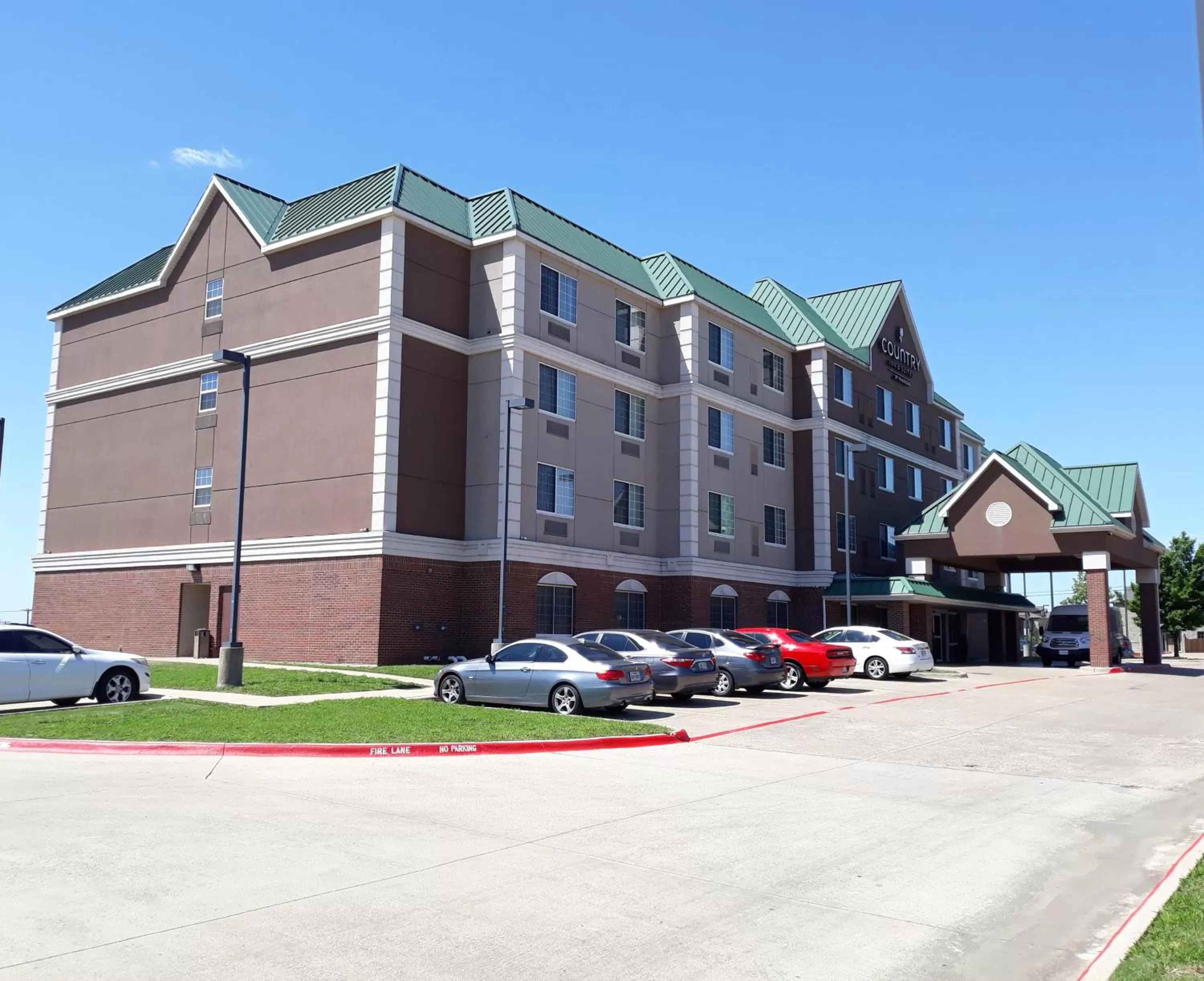 Property building in Country Inn & Suites by Radisson, DFW Airport South, TX
