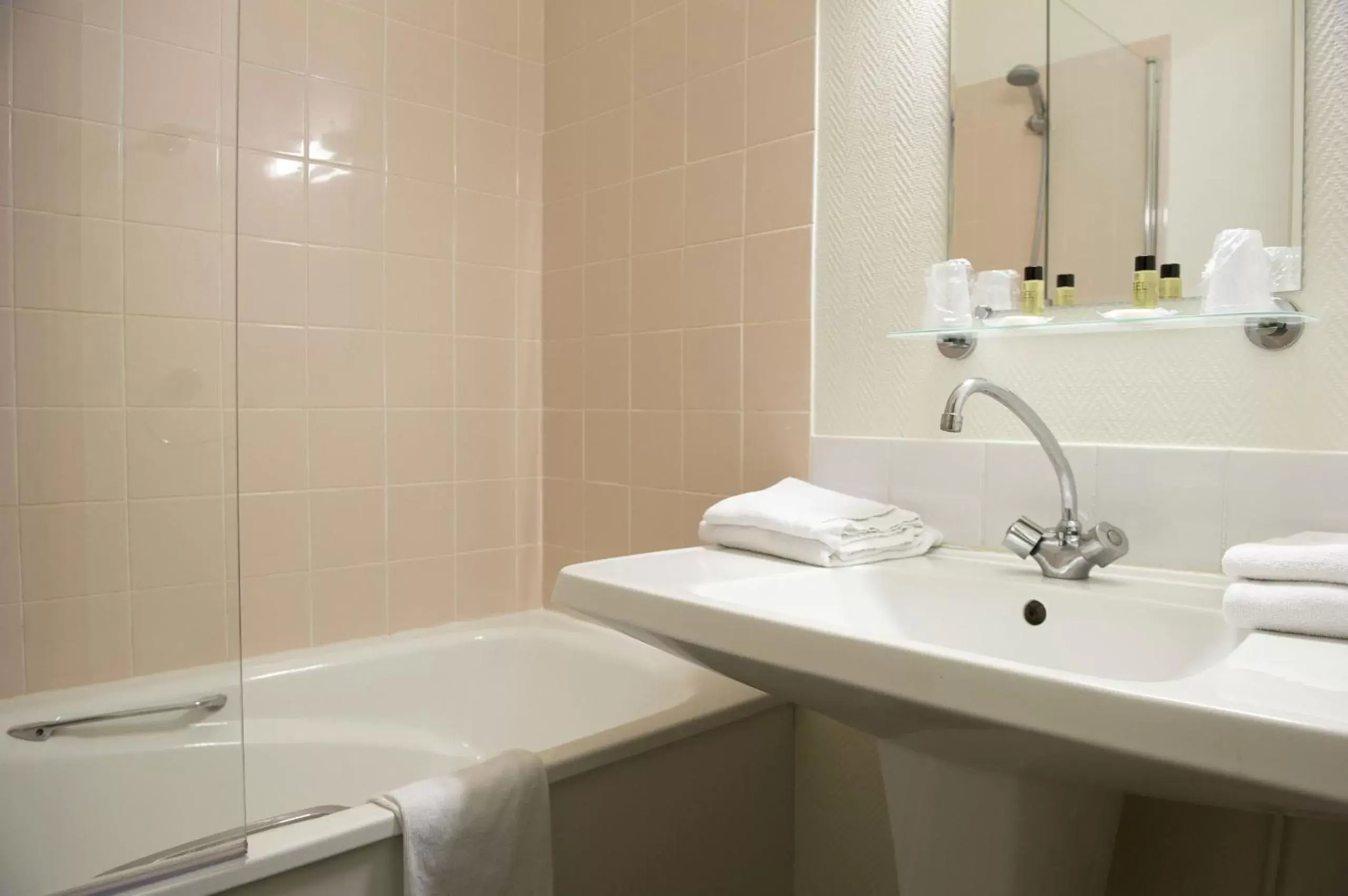 Bathroom in Résidence de Tourisme Vacances Bleues Villa Regina
