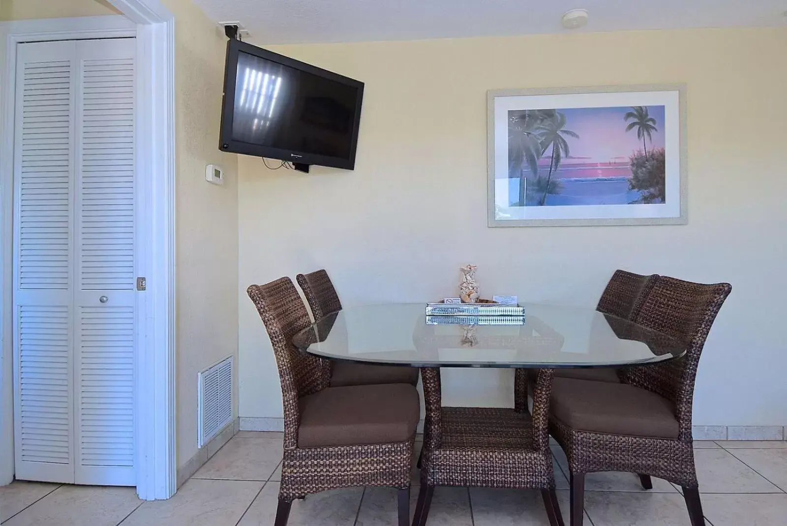 Dining area, TV/Entertainment Center in A Beach Retreat on Casey Key