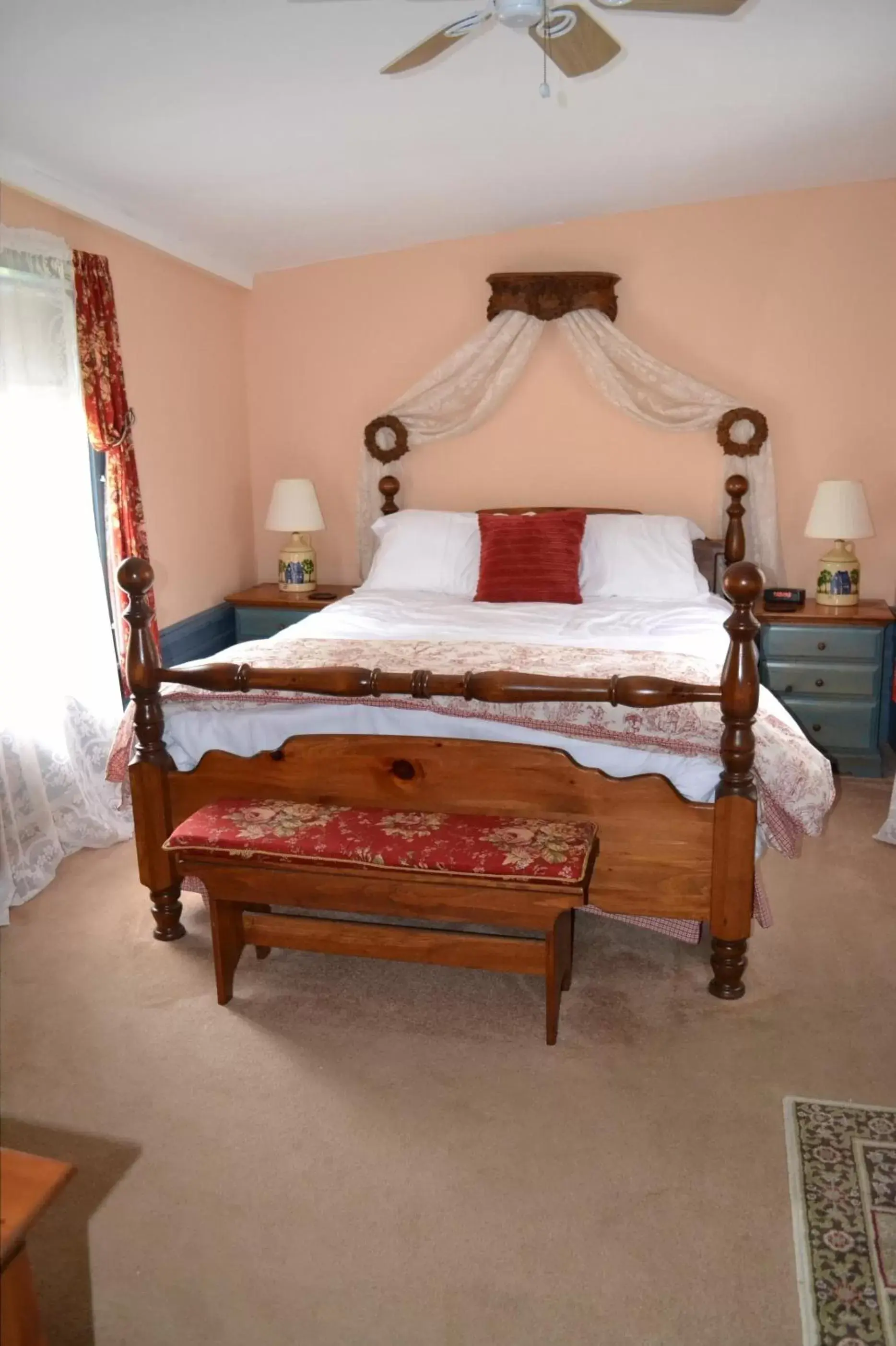 Bedroom, Bed in Benjamin Prescott Inn