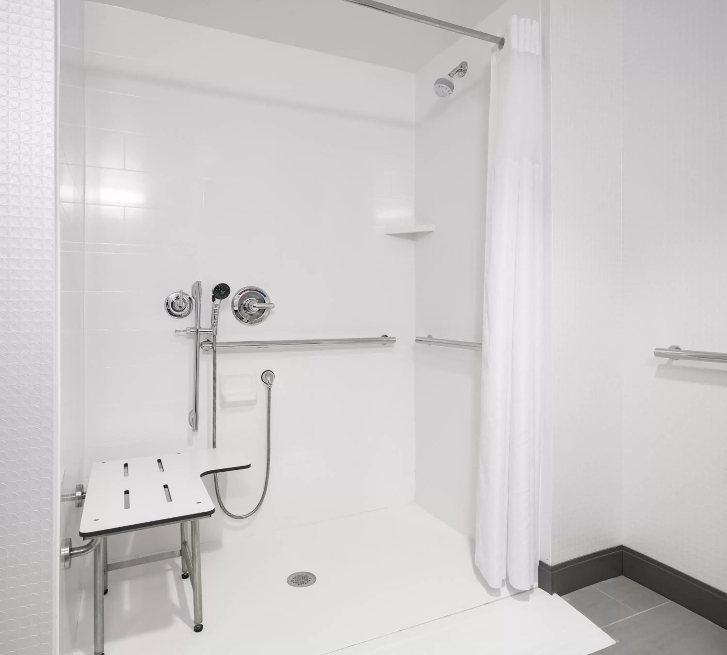 Bathroom in Hampton Inn By Hilton Wichita Northwest