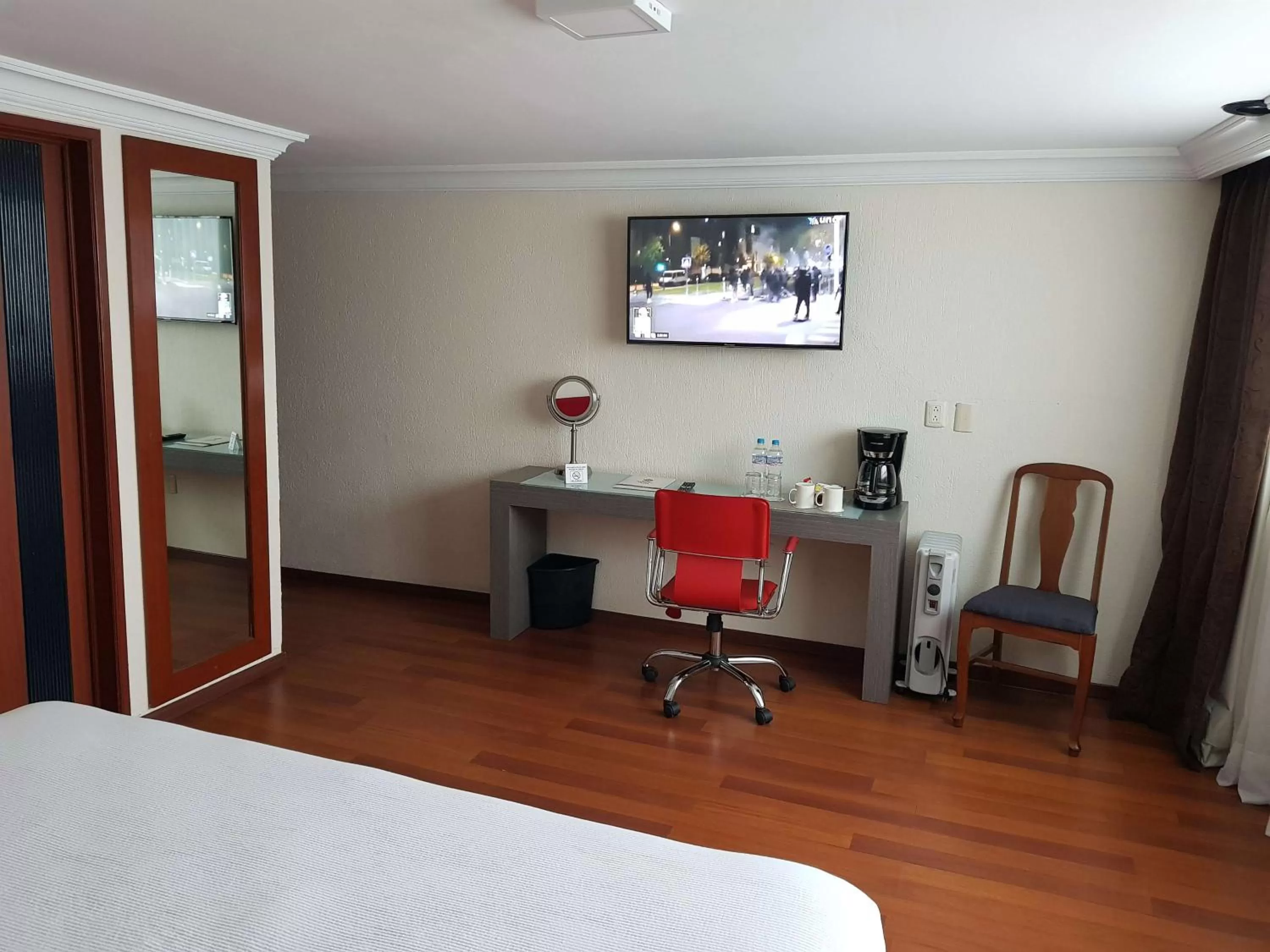 Photo of the whole room, Bed in Best Western Plus Gran Marques