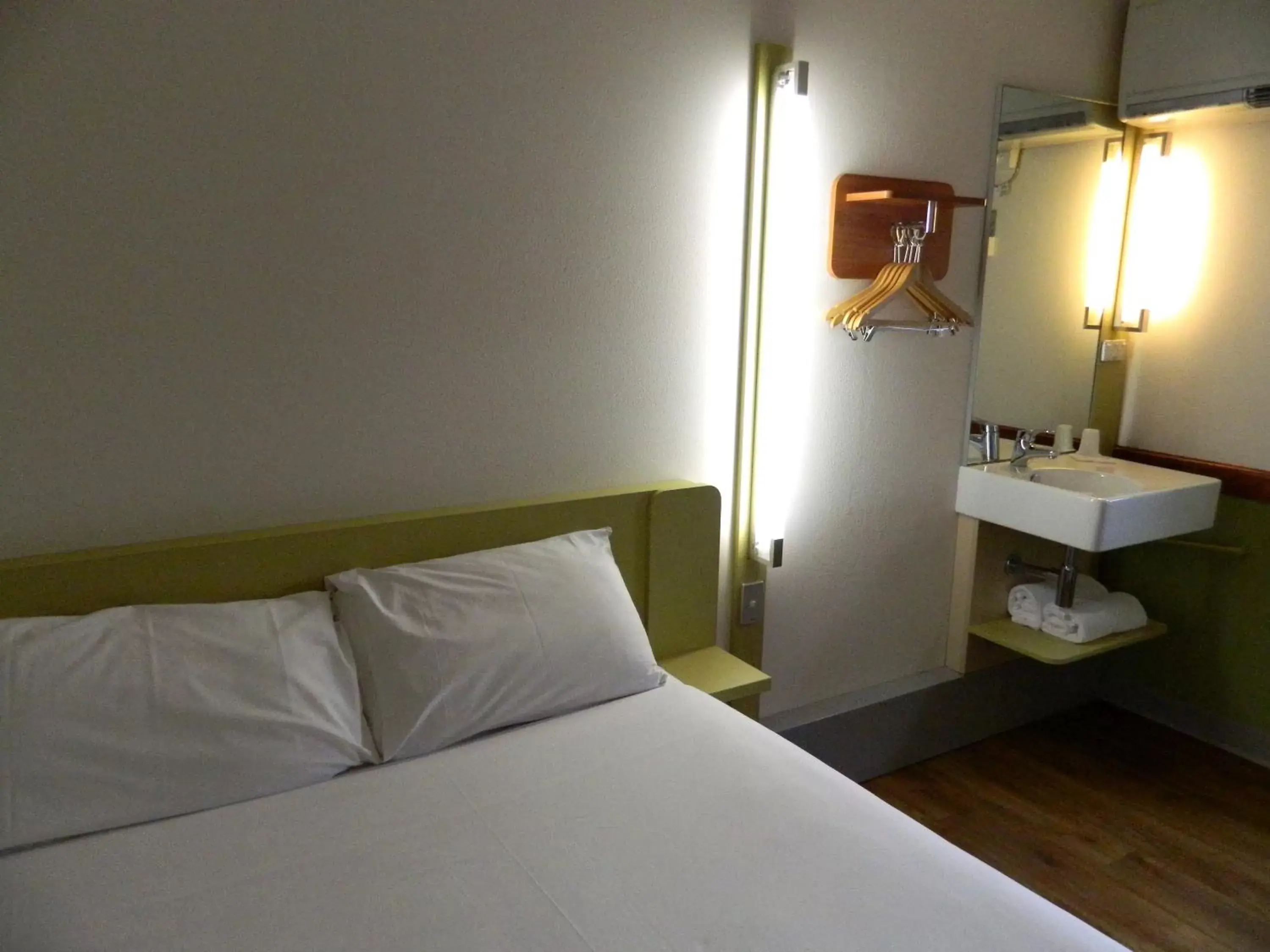 Bed in ibis Budget - Melbourne Airport