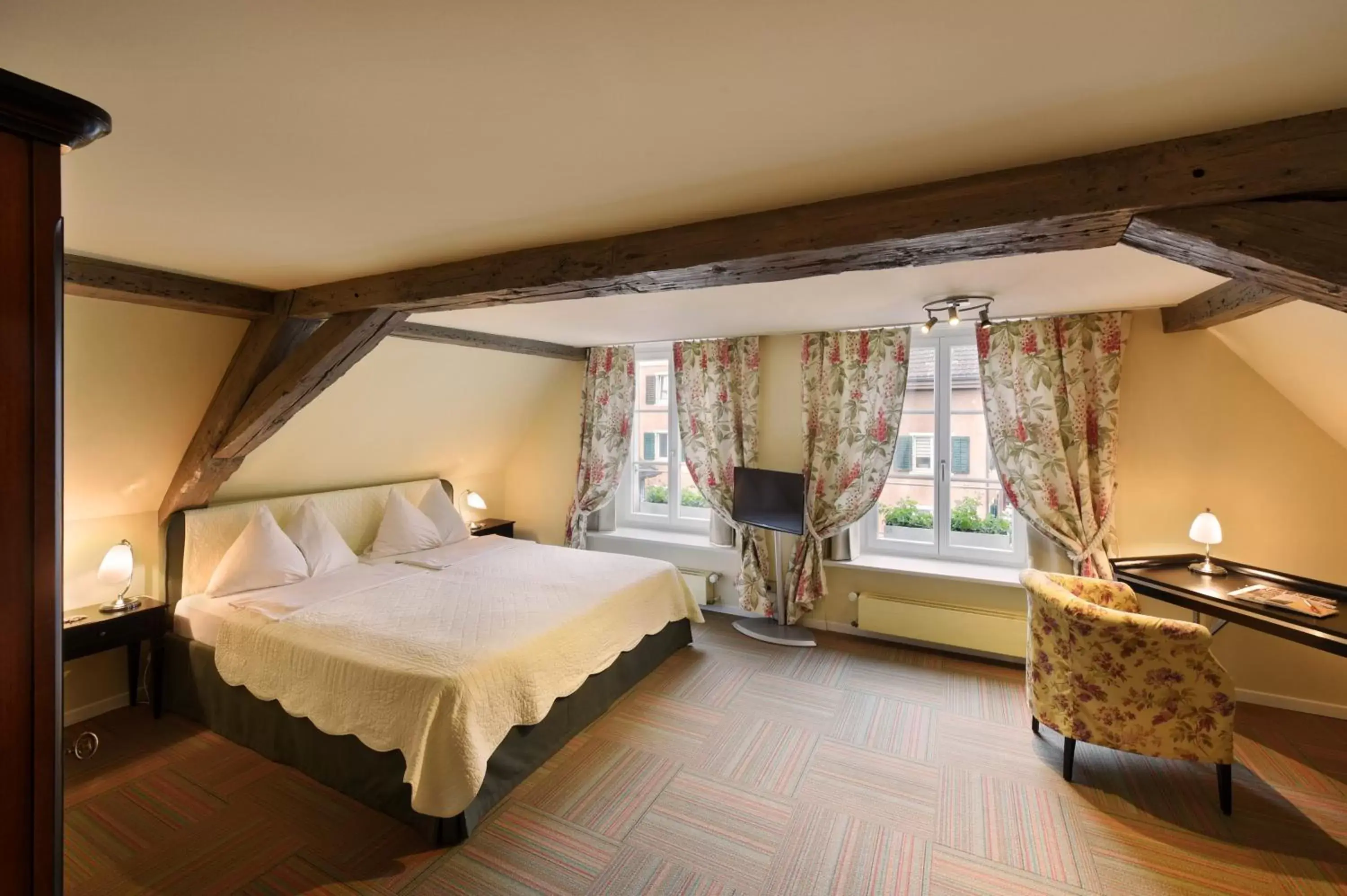 Photo of the whole room, Bed in Romantik Hotel Schwan