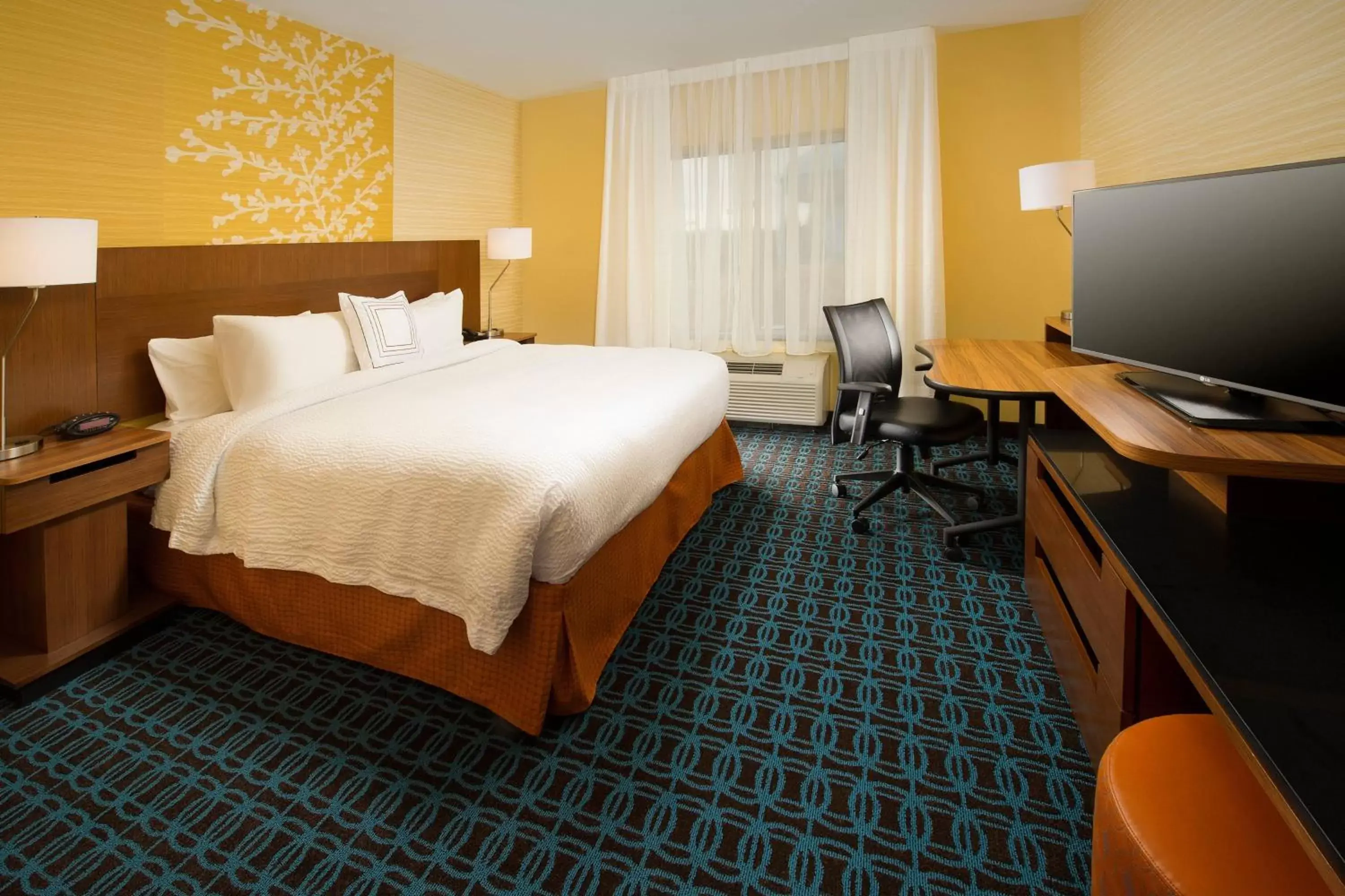 Photo of the whole room, Bed in Fairfield Inn & Suites by Marriott Arundel Mills BWI Airport