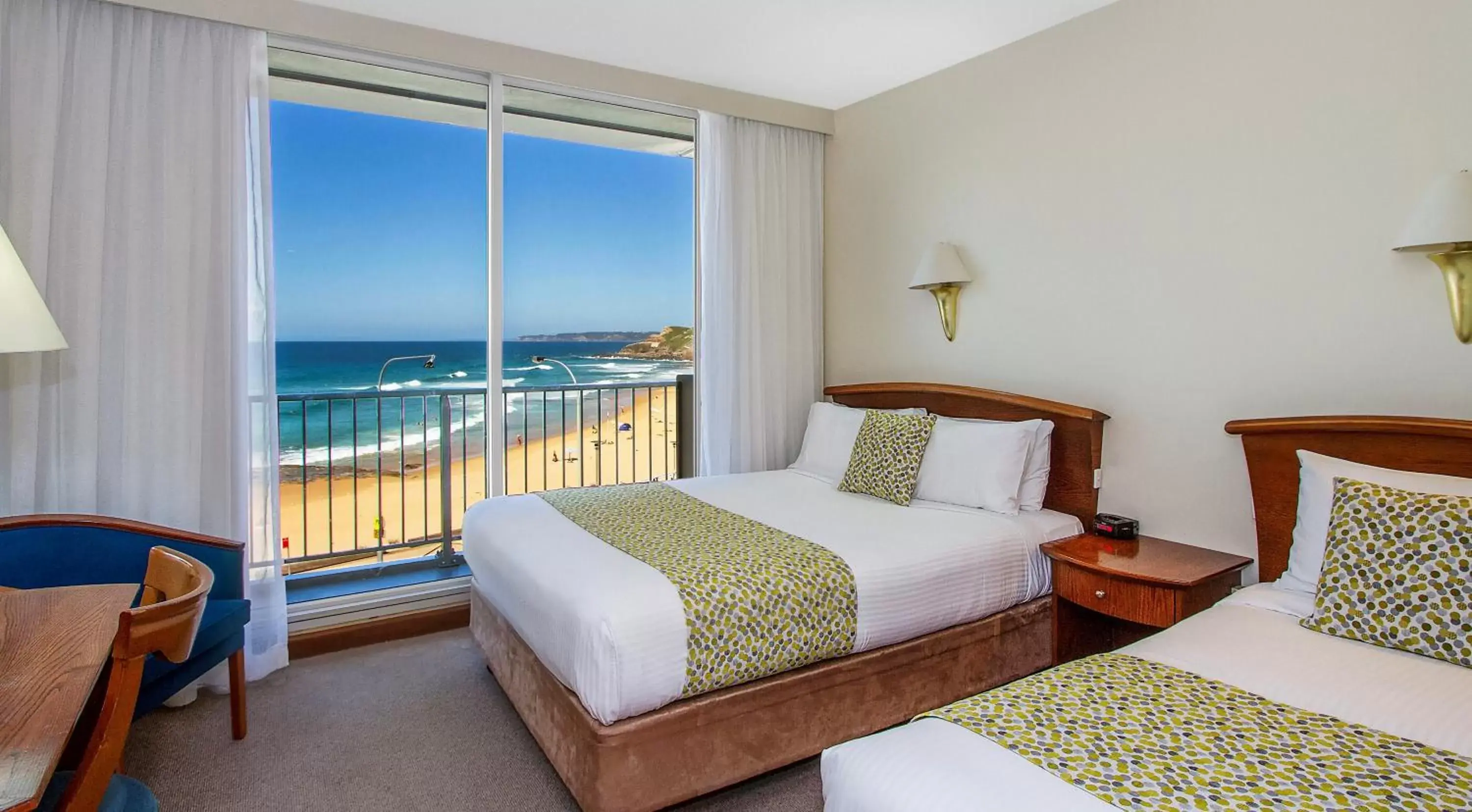 Twin Ocean View Room with Balcony  in Noah's On the Beach