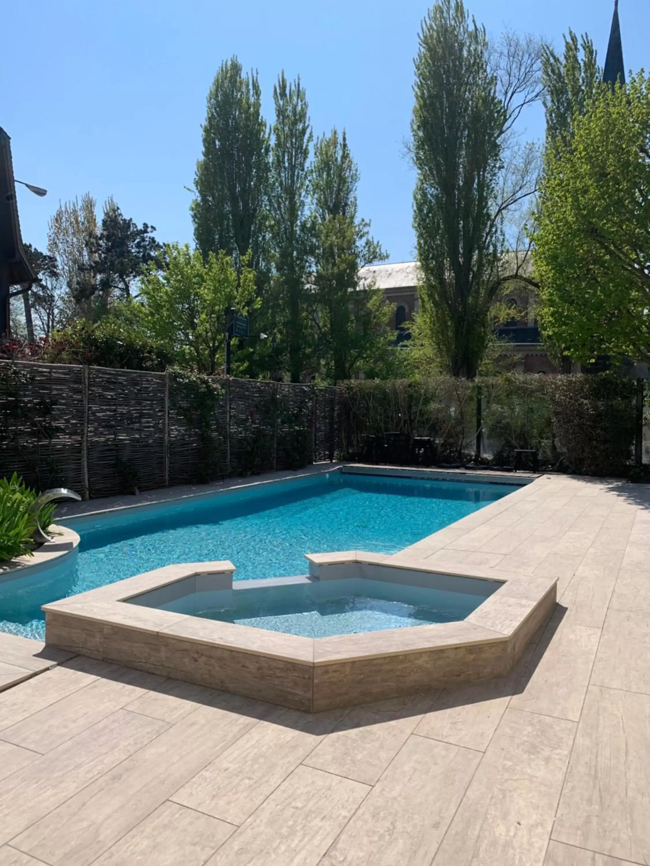 Swimming Pool in Villa Augeval Hôtel de charme & Spa