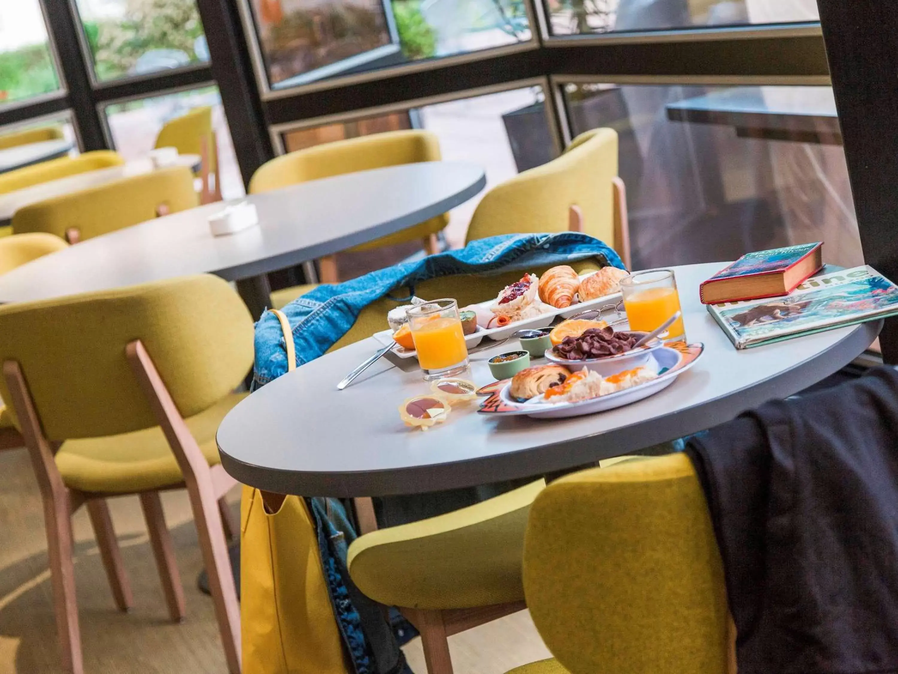 Restaurant/places to eat in ibis Styles Tours Sud