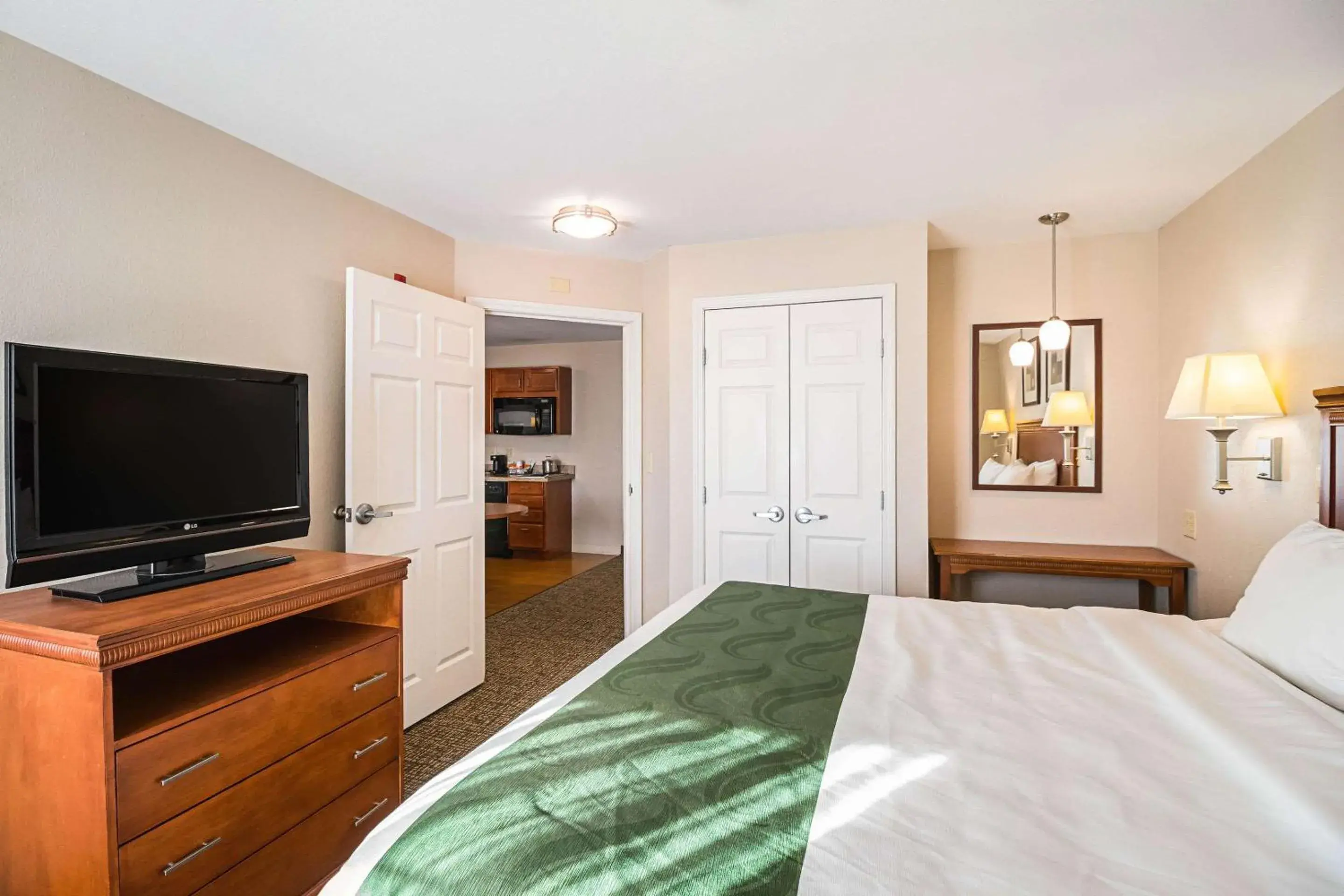 Bedroom, TV/Entertainment Center in Suburban Studios Waterloo