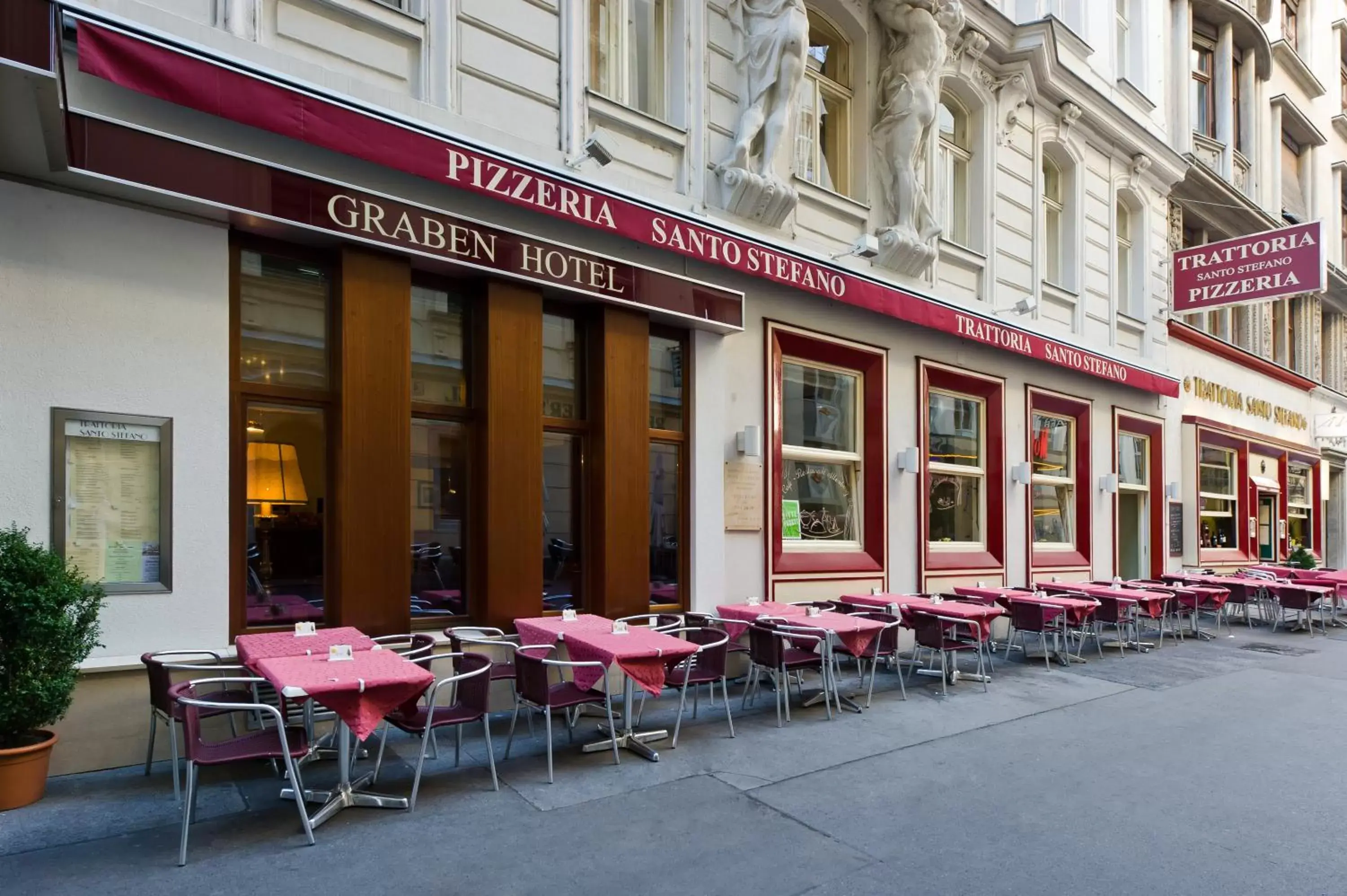 Facade/entrance in Graben Hotel