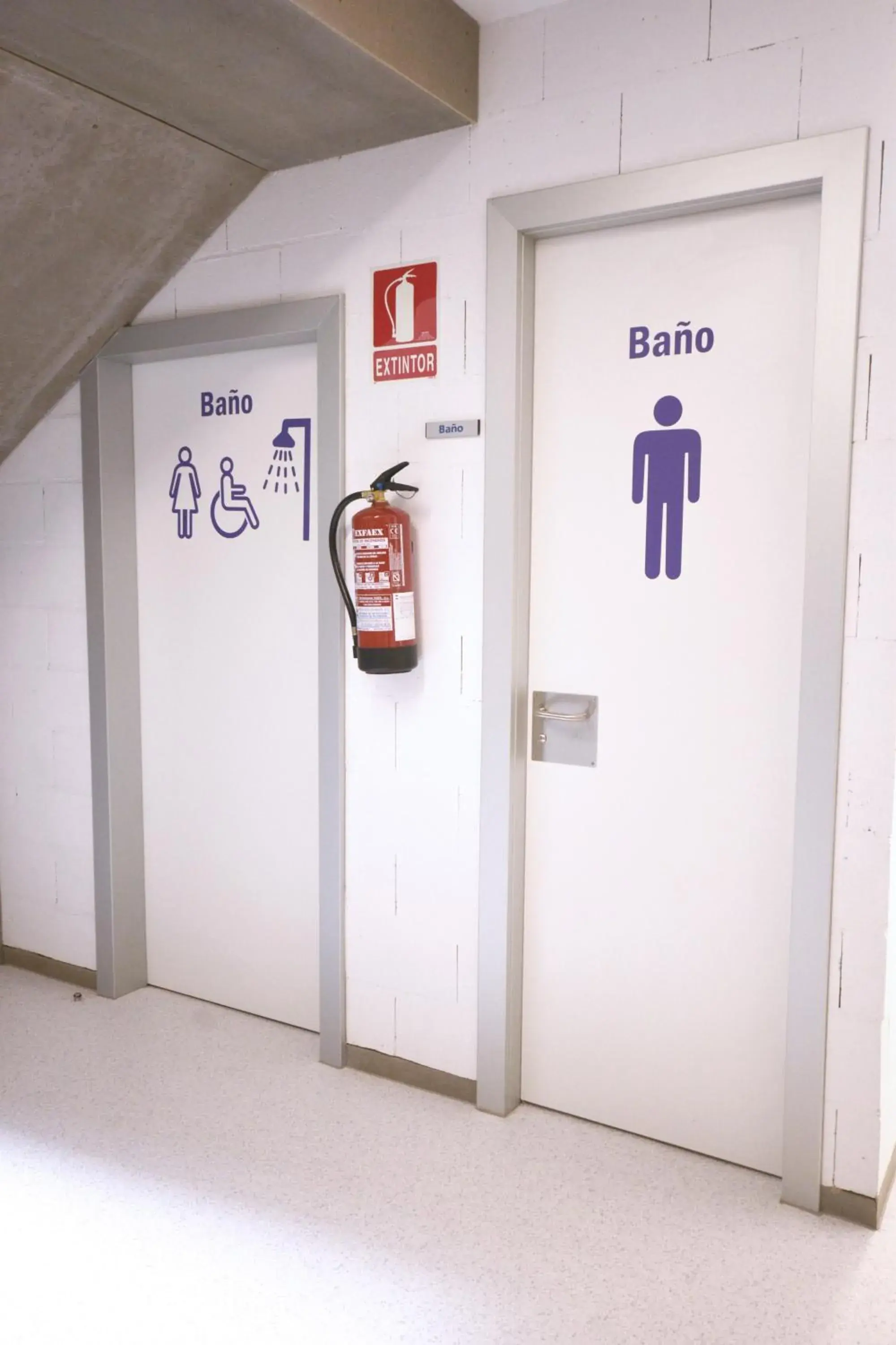 Bathroom in Scout Madrid Hostel