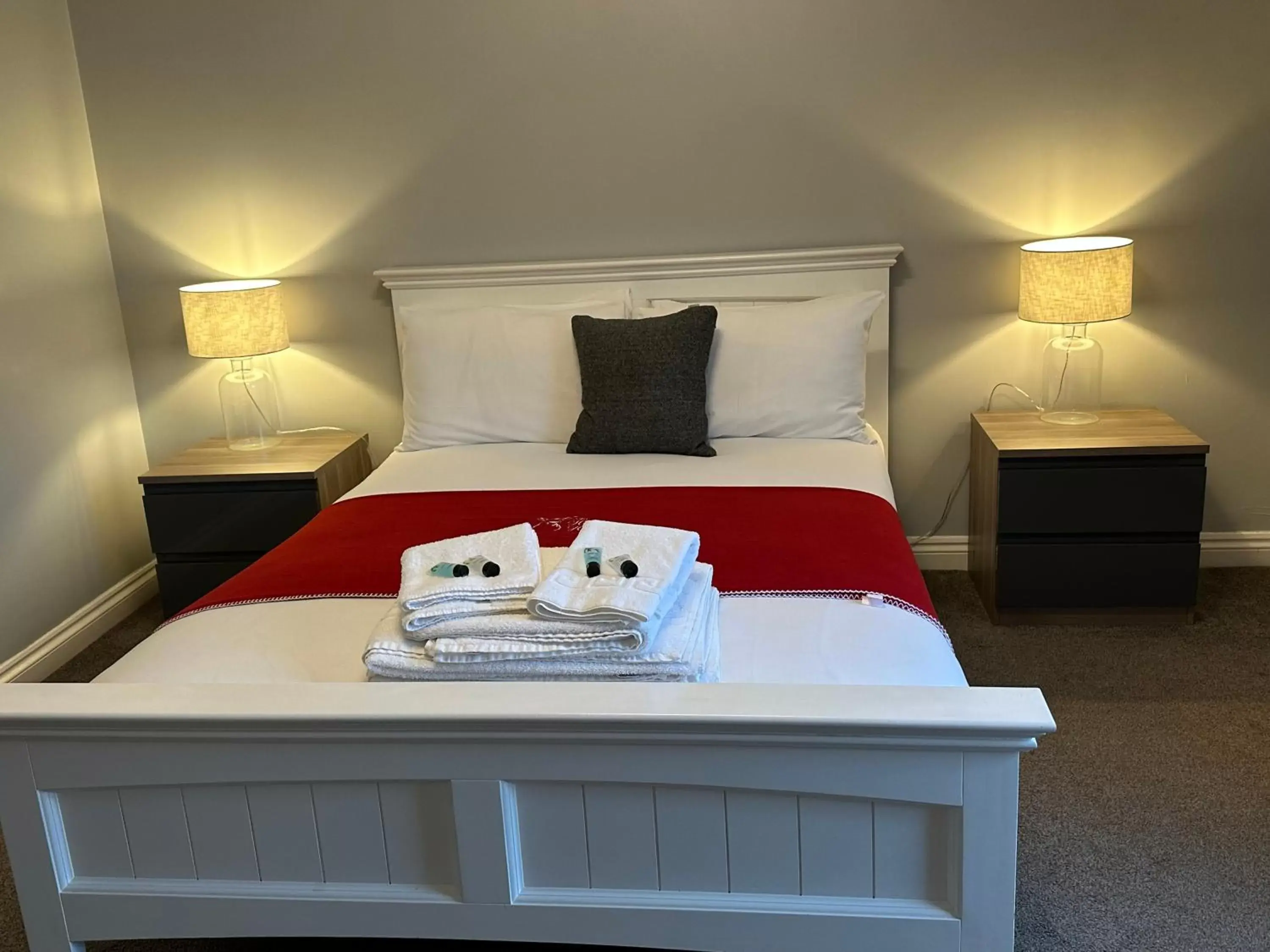 Bed in The Hinds Head Hotel