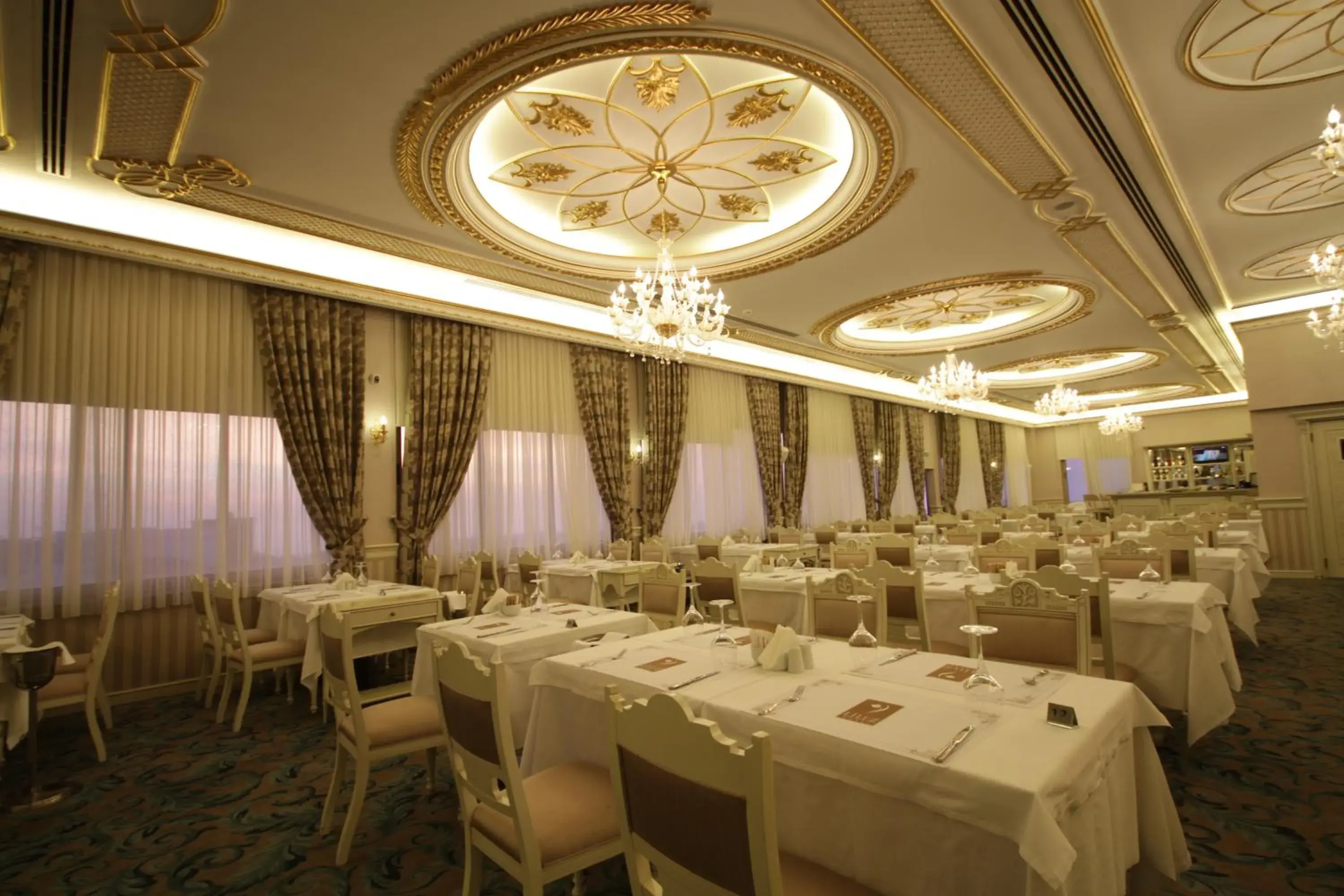 Restaurant/places to eat in Demir Hotel Restaurant/places to eat in Demir Hotel