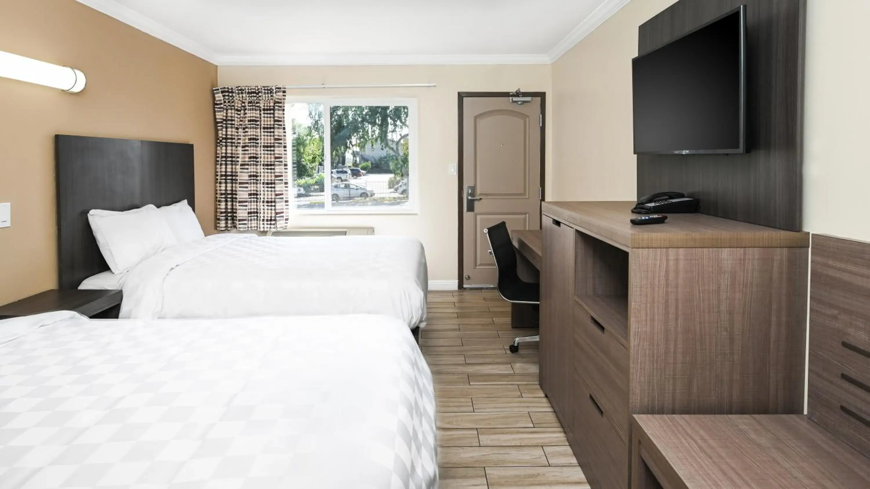 Bed in Sea Rock Inn - Long Beach Bed in Sea Rock Inn - Long Beach