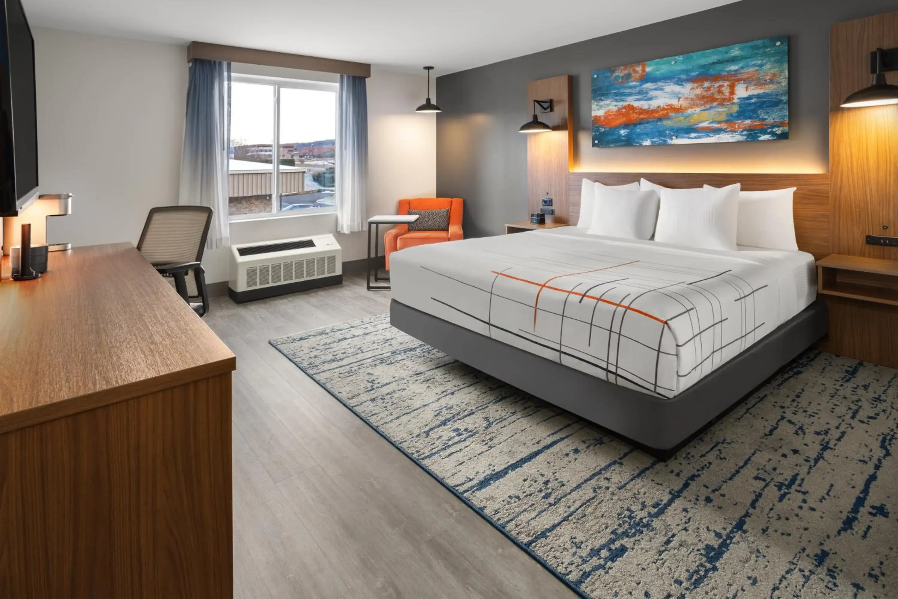 Bed in La Quinta Inn & Suites by Wyndham Williston Burlington