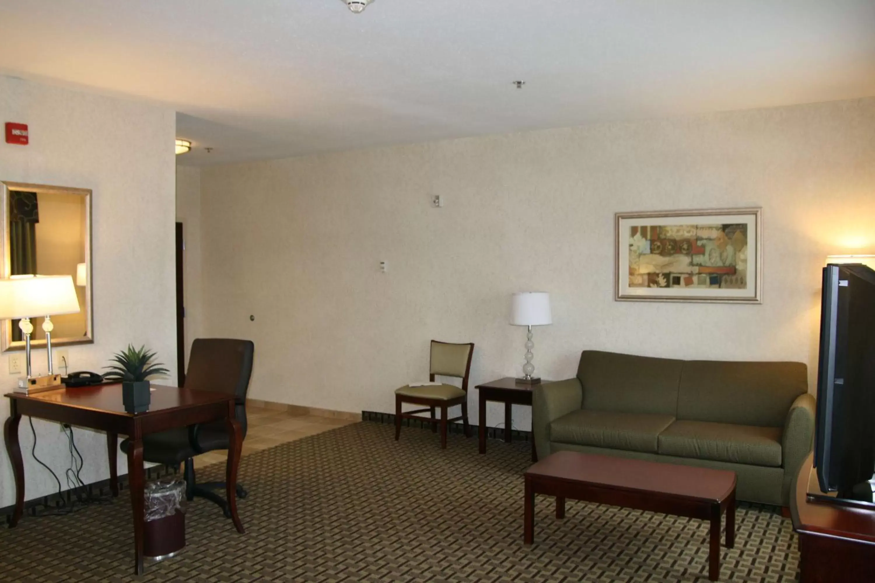 Living room, Seating Area in Hampton Inn & Suites Cleveland-Mentor