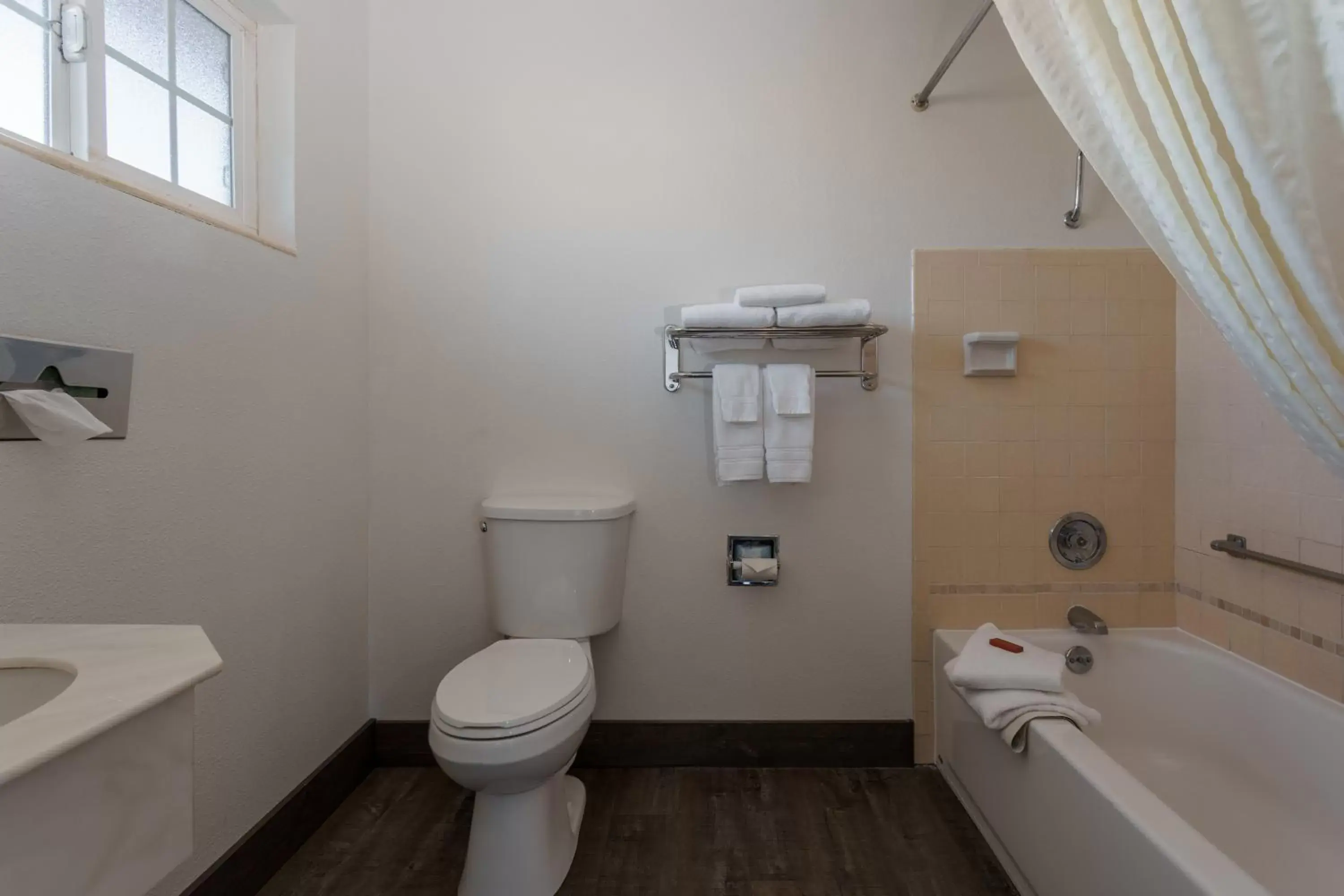Bathroom in Riverfront Inn Roseburg