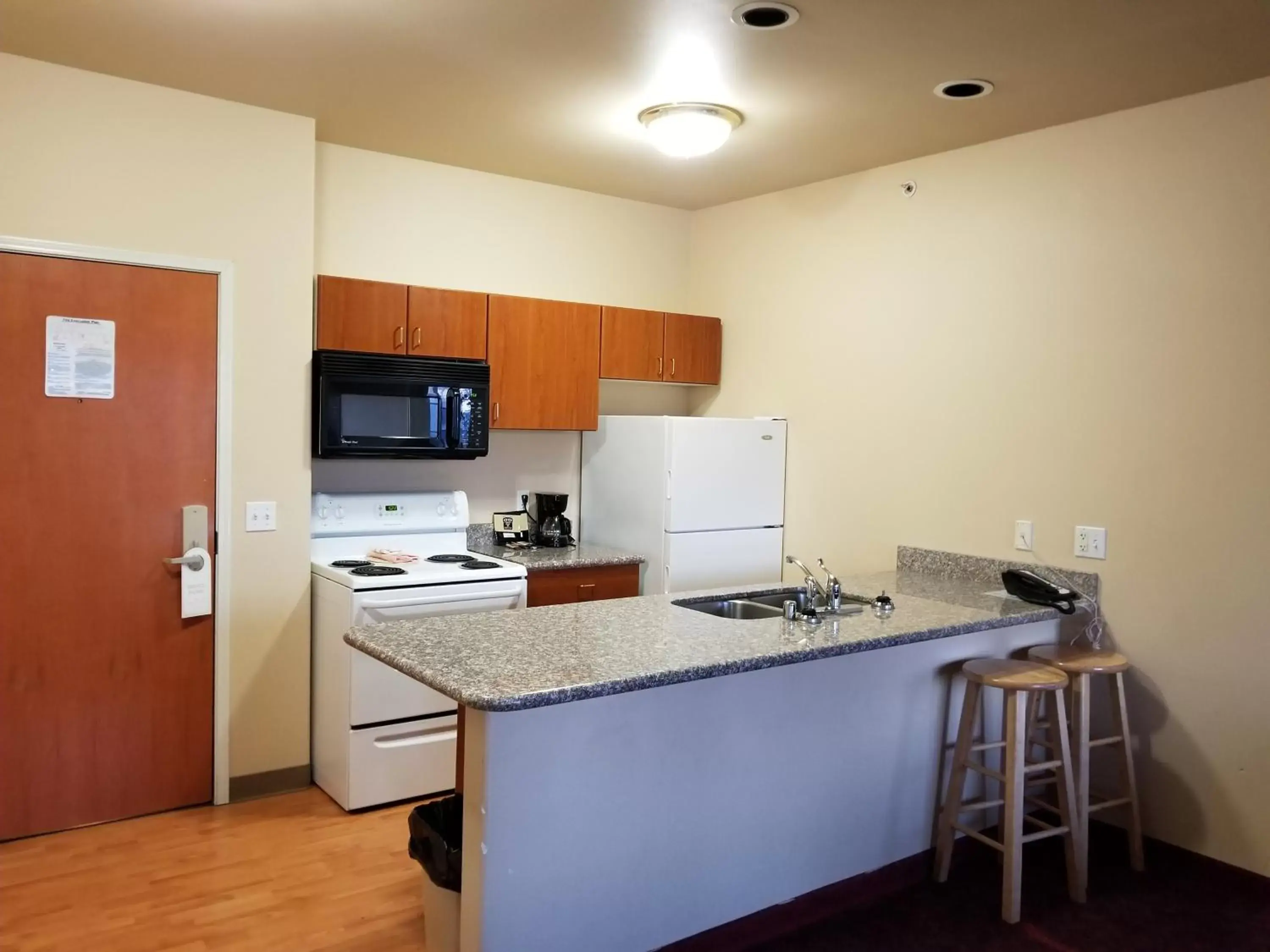 Kitchen or kitchenette, Kitchen/Kitchenette in Grand View Inn & Suites