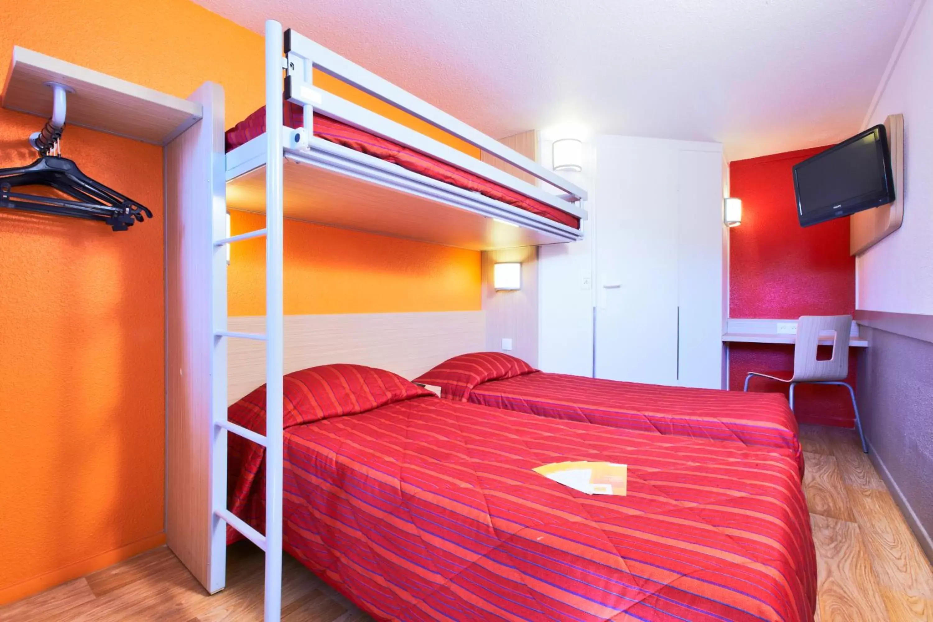 Bed, Room Photo in Premiere Classe La Rochelle Nord - Puilboreau