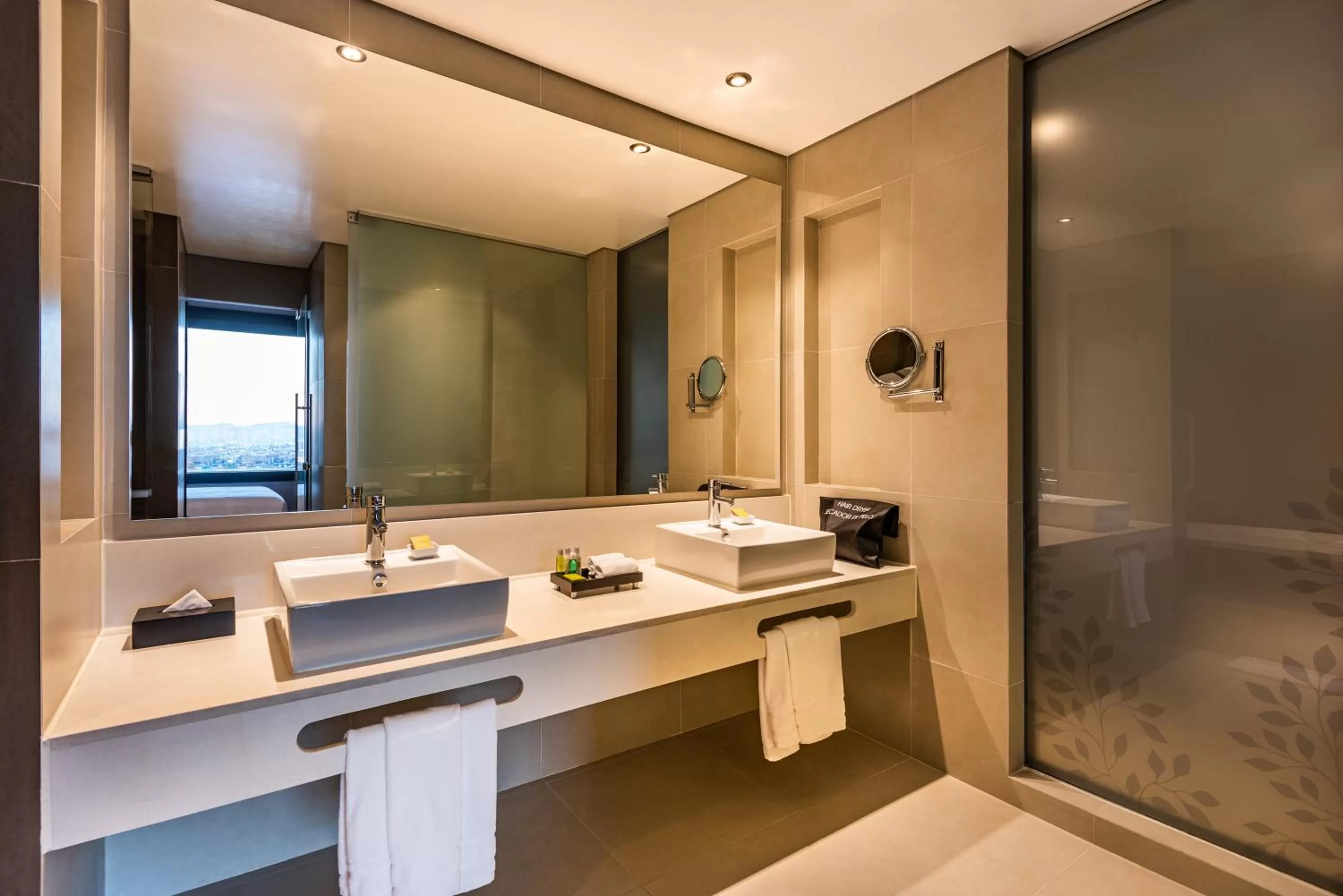 Bathroom in Hilton DoubleTree Bogotá Salitre AR
