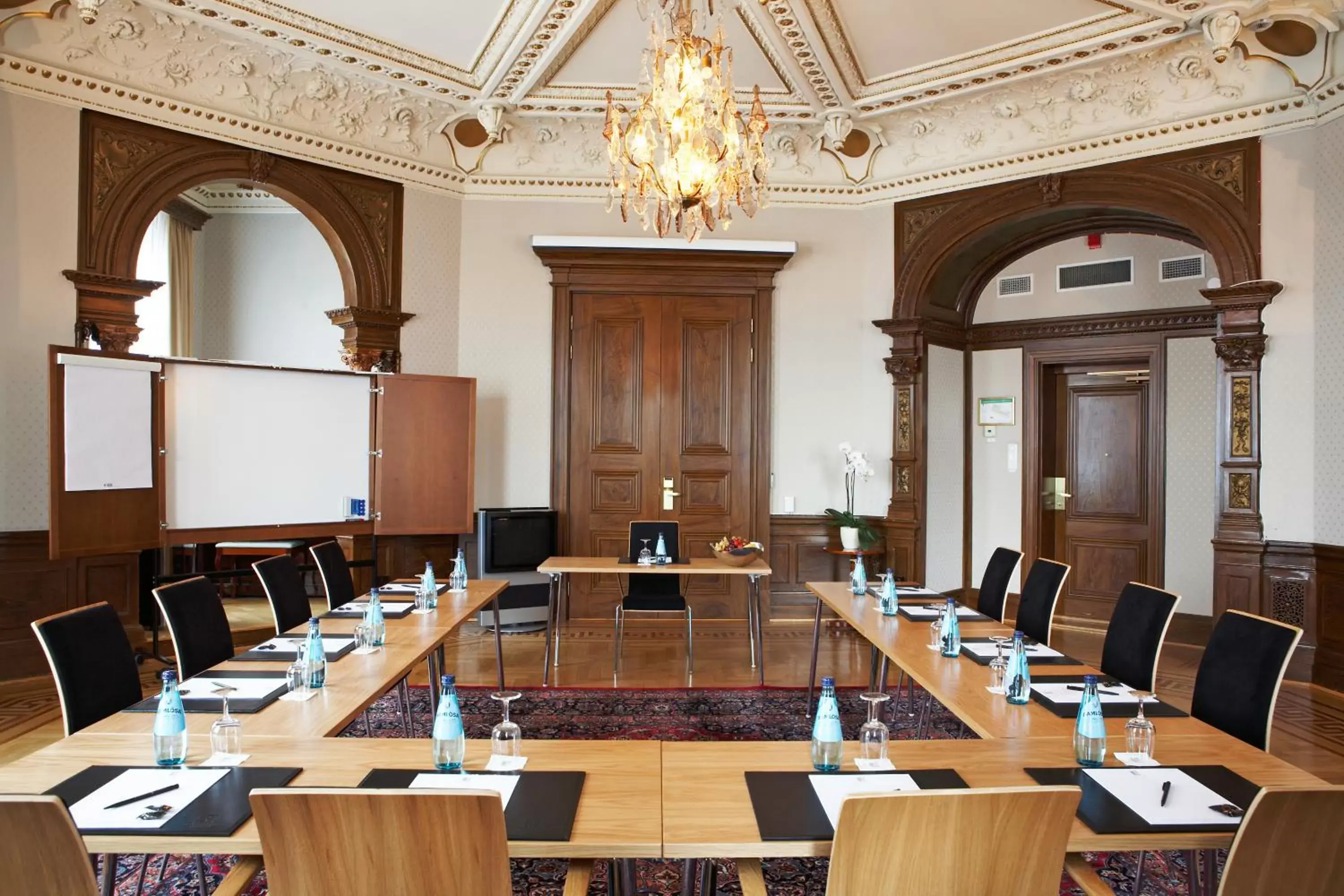 Meeting/conference room in Elite Plaza Hotel