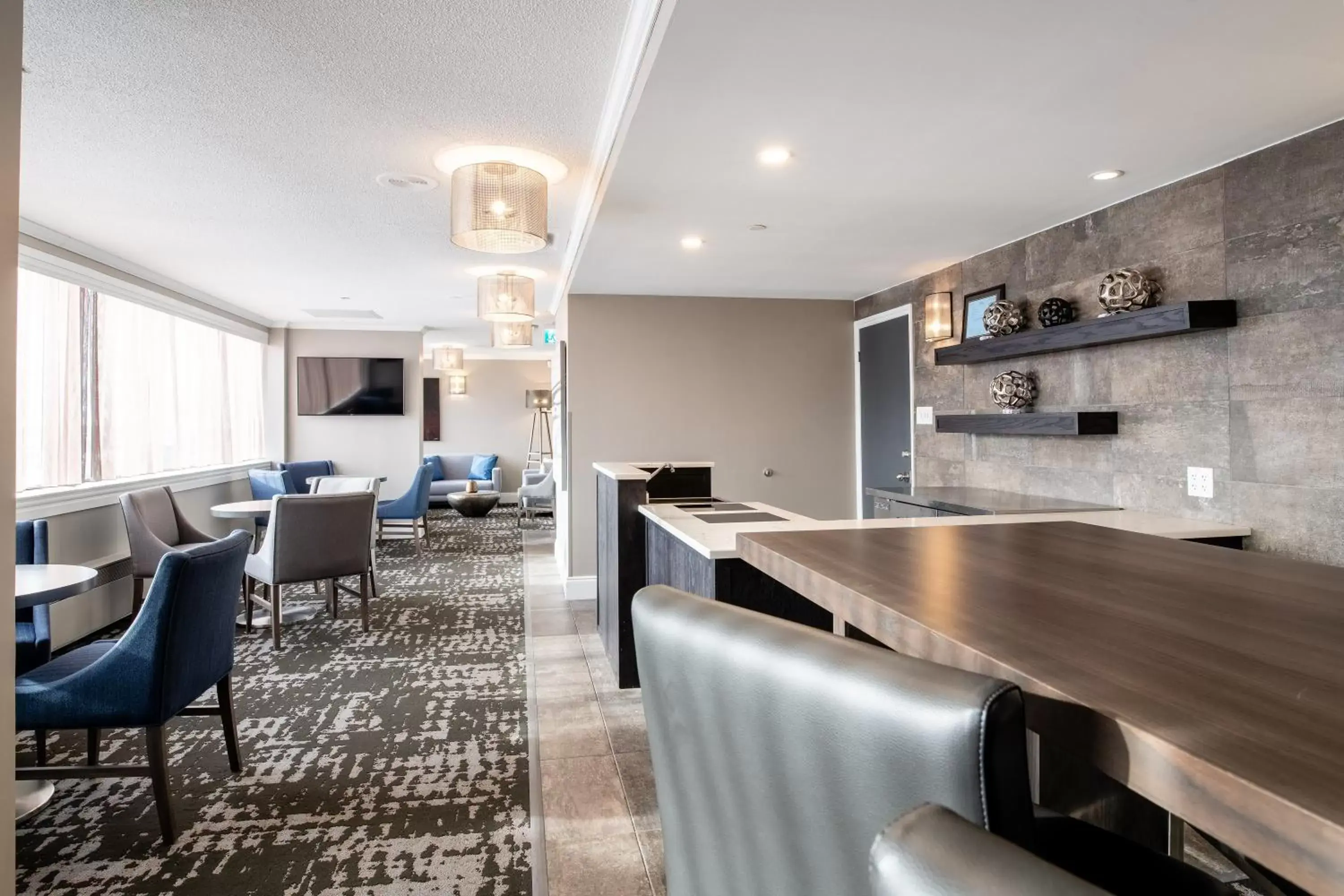 Meeting/conference room, Lounge/Bar in Crowne Plaza Hotel Moncton Downtown, an IHG Hotel