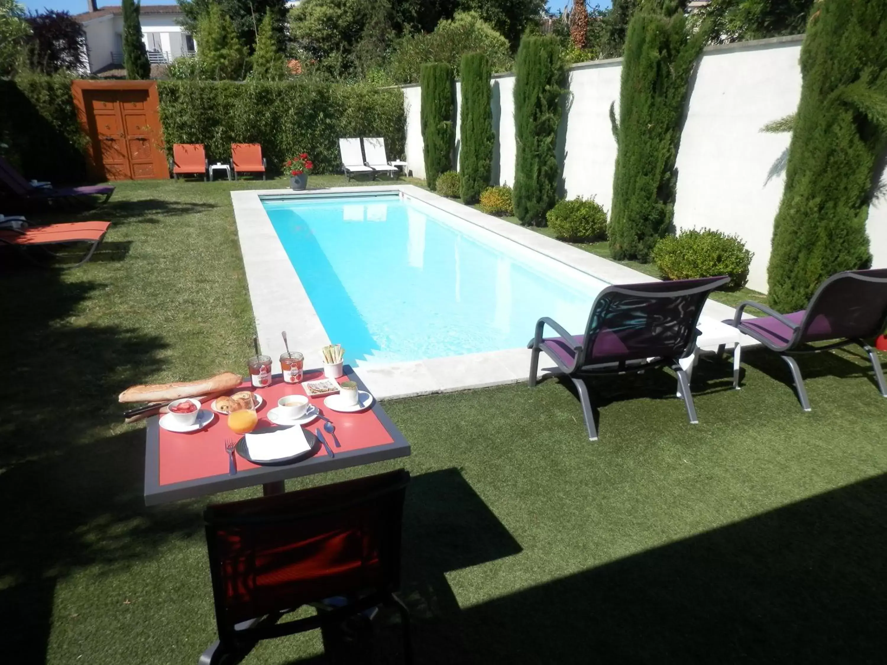 Swimming Pool in Bordeaux Cosy B&B