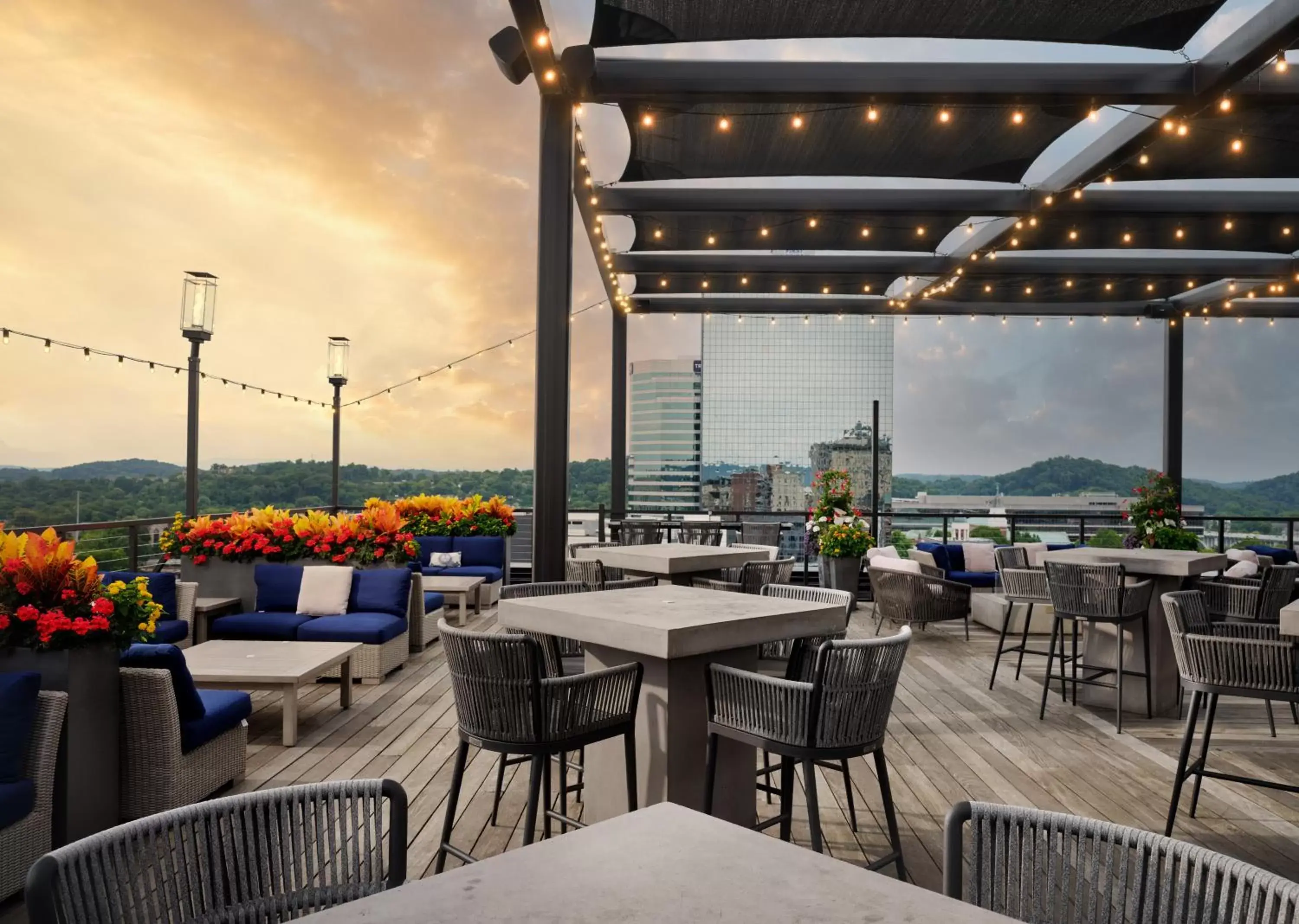 Balcony/Terrace, Restaurant/Places to Eat in Hyatt Place Knoxville/Downtown