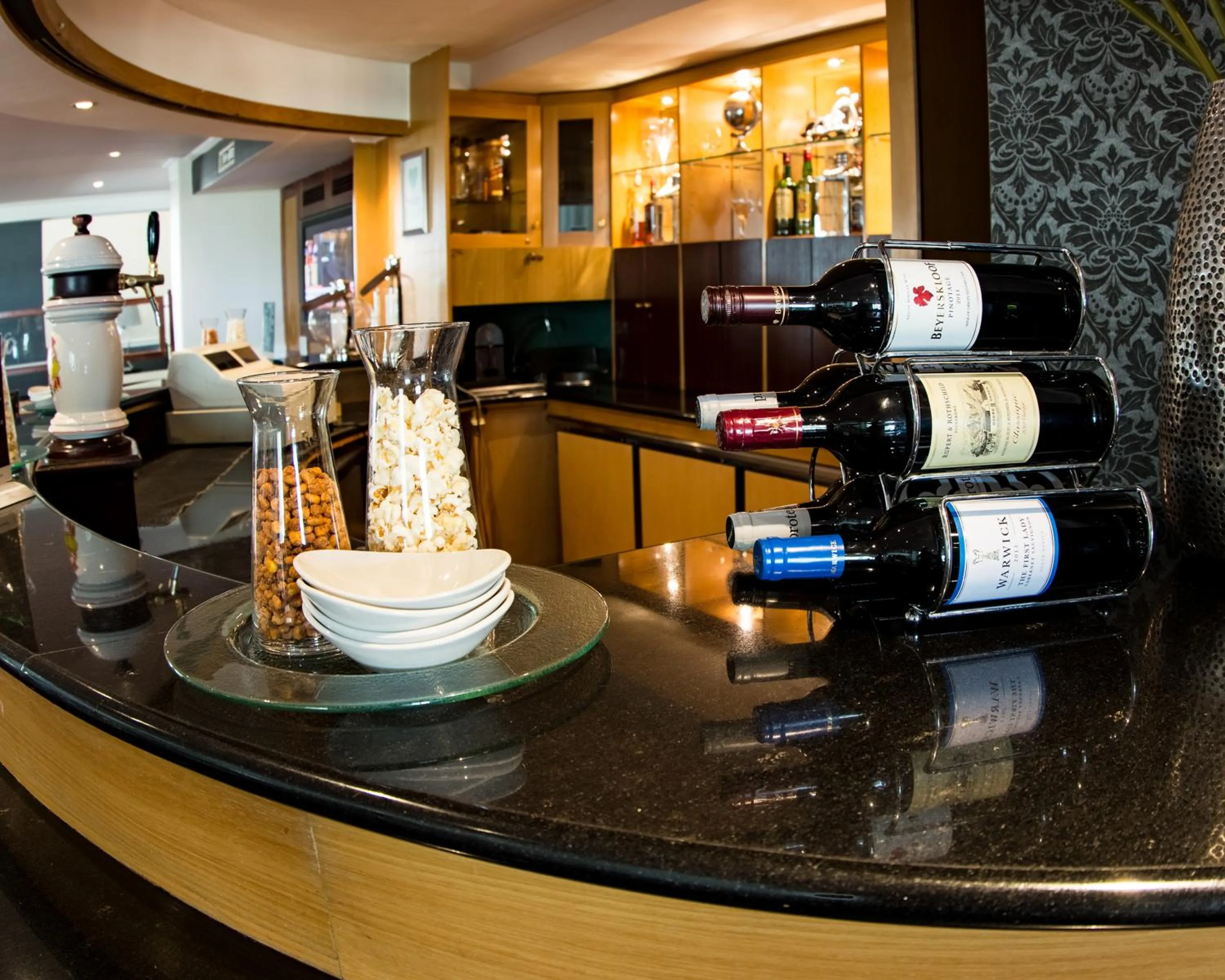 Lounge or bar in City Lodge Hotel GrandWest