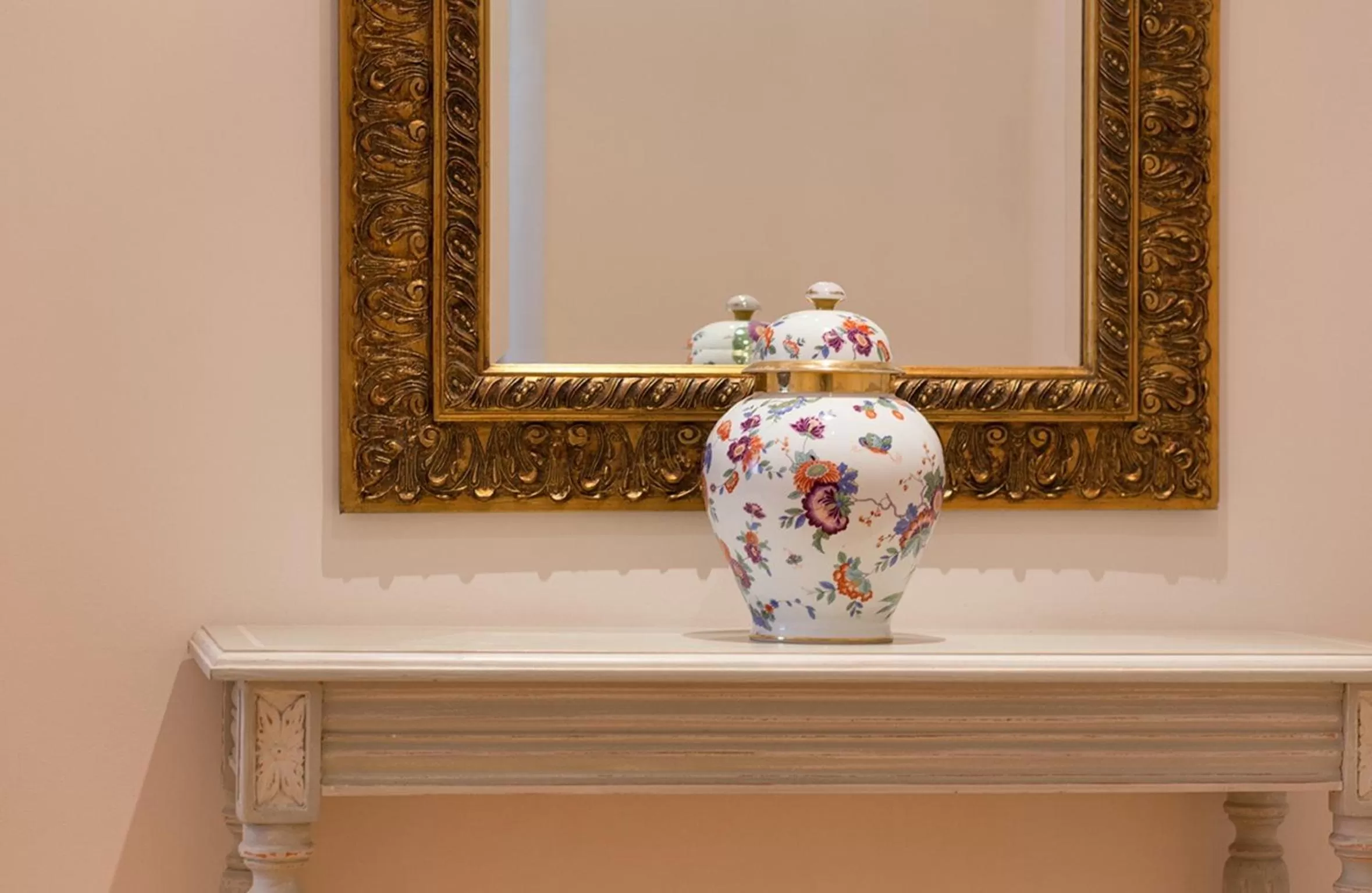 Decorative detail in Palais Esplanade Hamburg - Adults Only