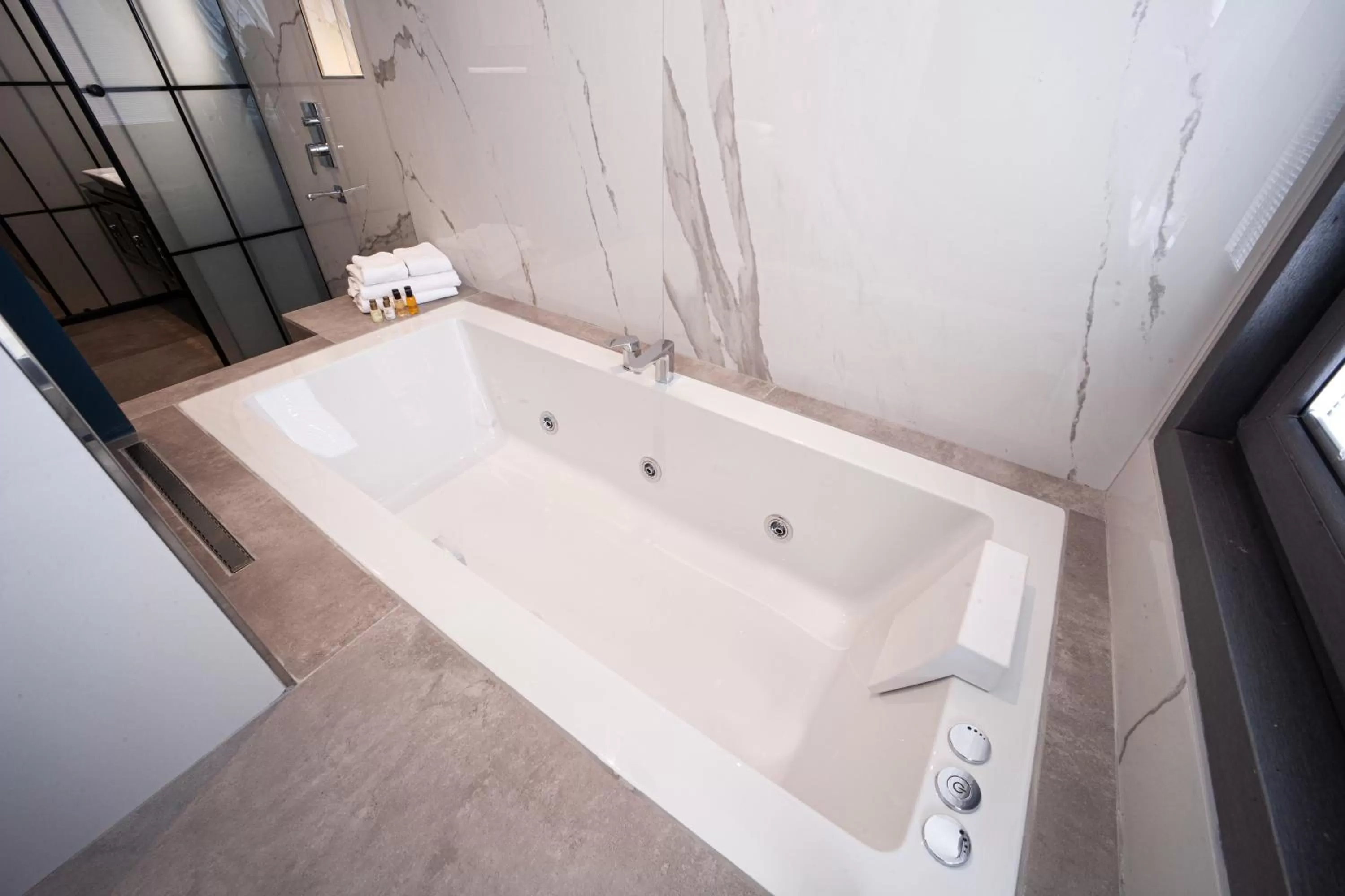 Hot Tub in Berjer Boutique Hotel & Spa