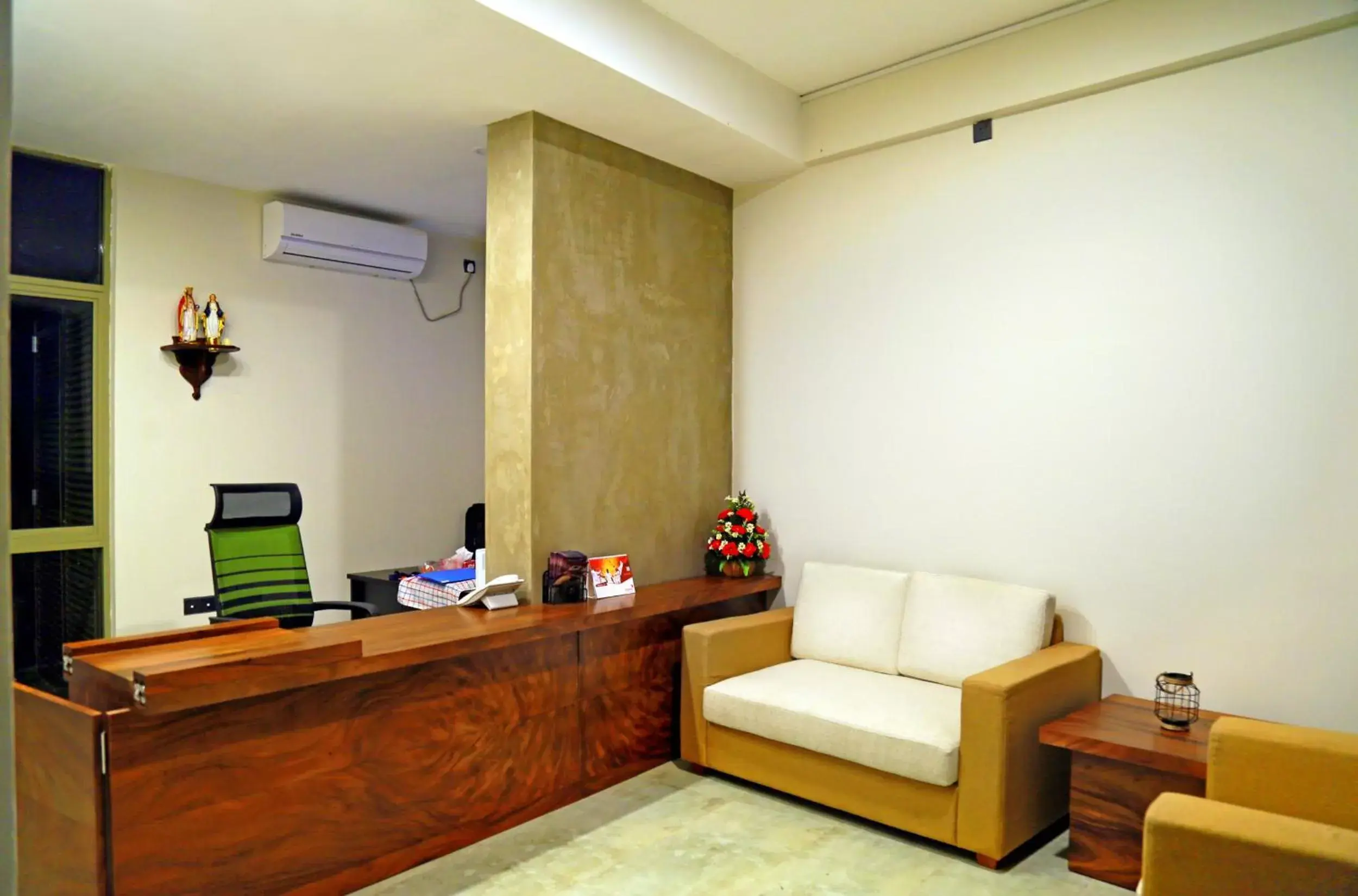 Lobby/Reception in Hive 68 - Hotel and Resorts (Negombo)