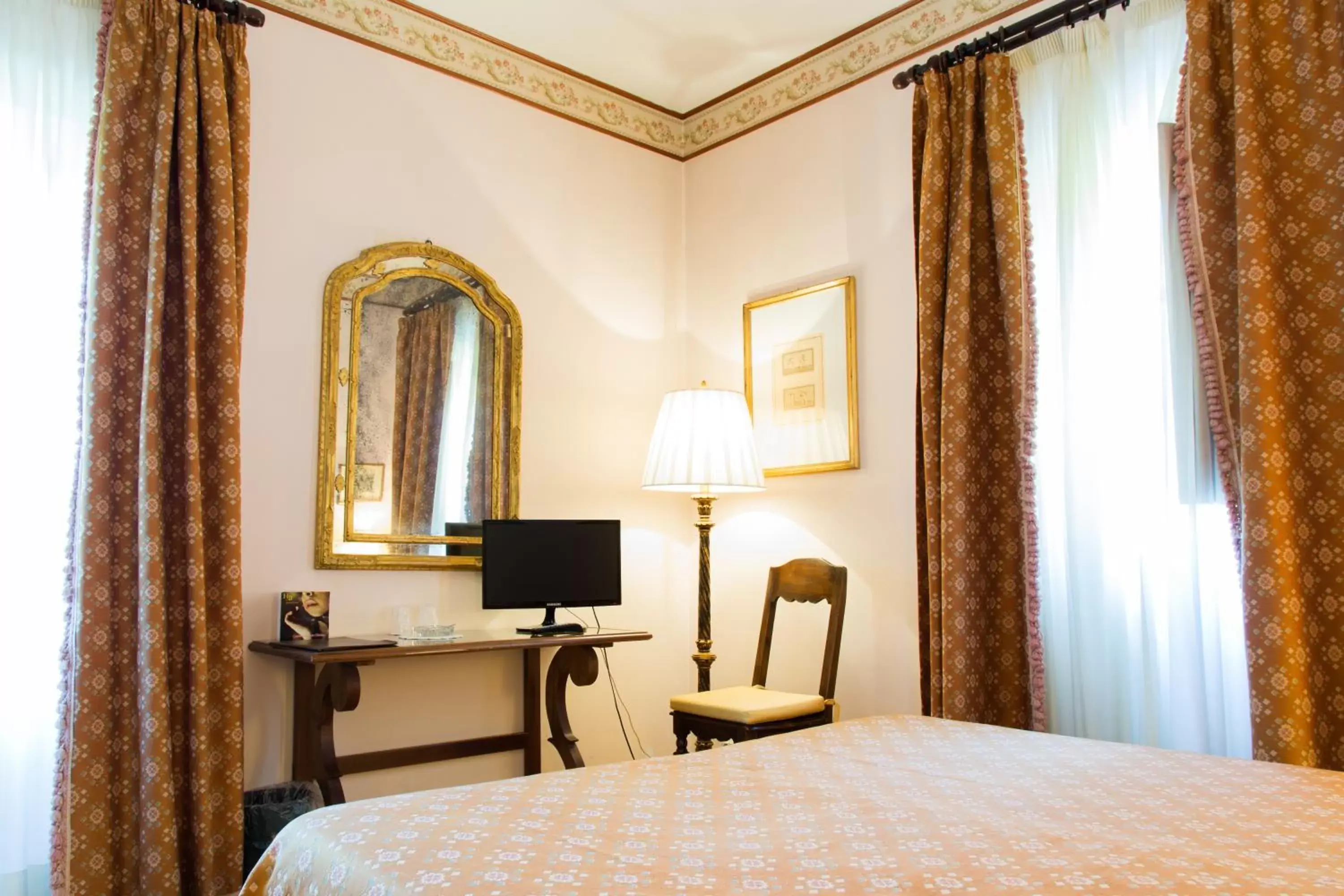 Photo of the whole room, Bed in Hotel Bramante