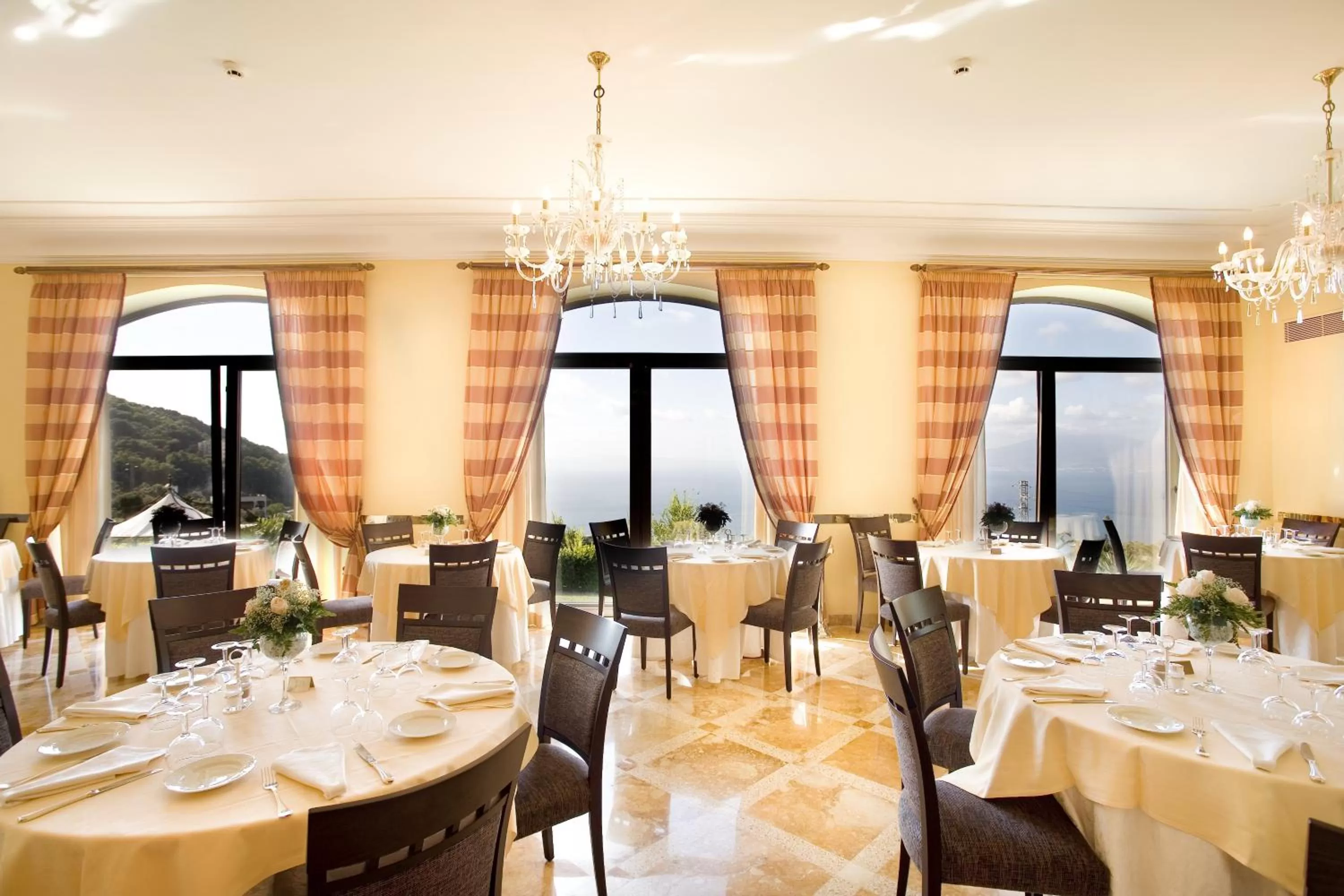 Restaurant/places to eat in Grand Hotel Due Golfi