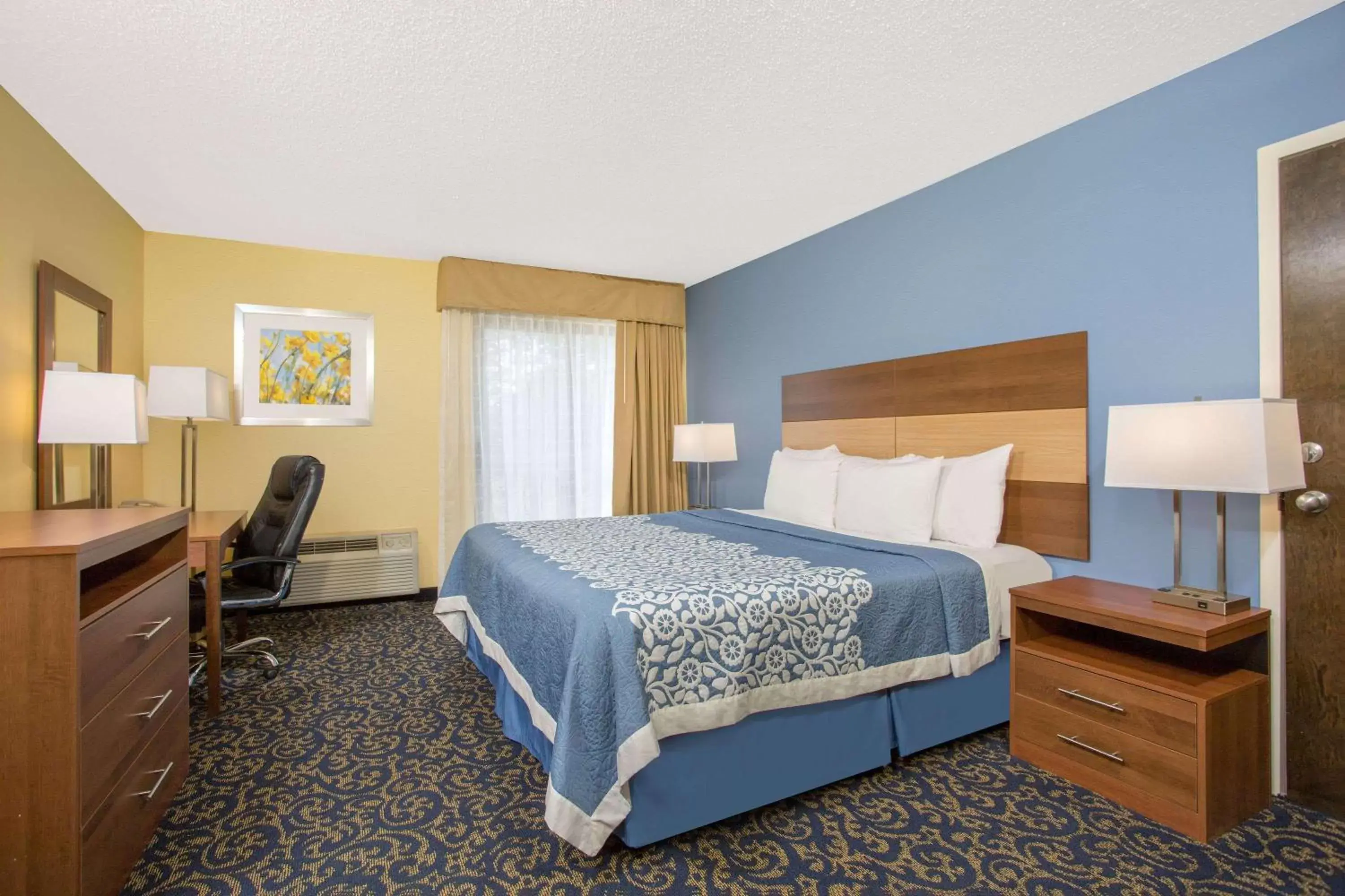 Photo of the whole room, Bed in Days Inn by Wyndham Raleigh-Airport-Research Triangle Park